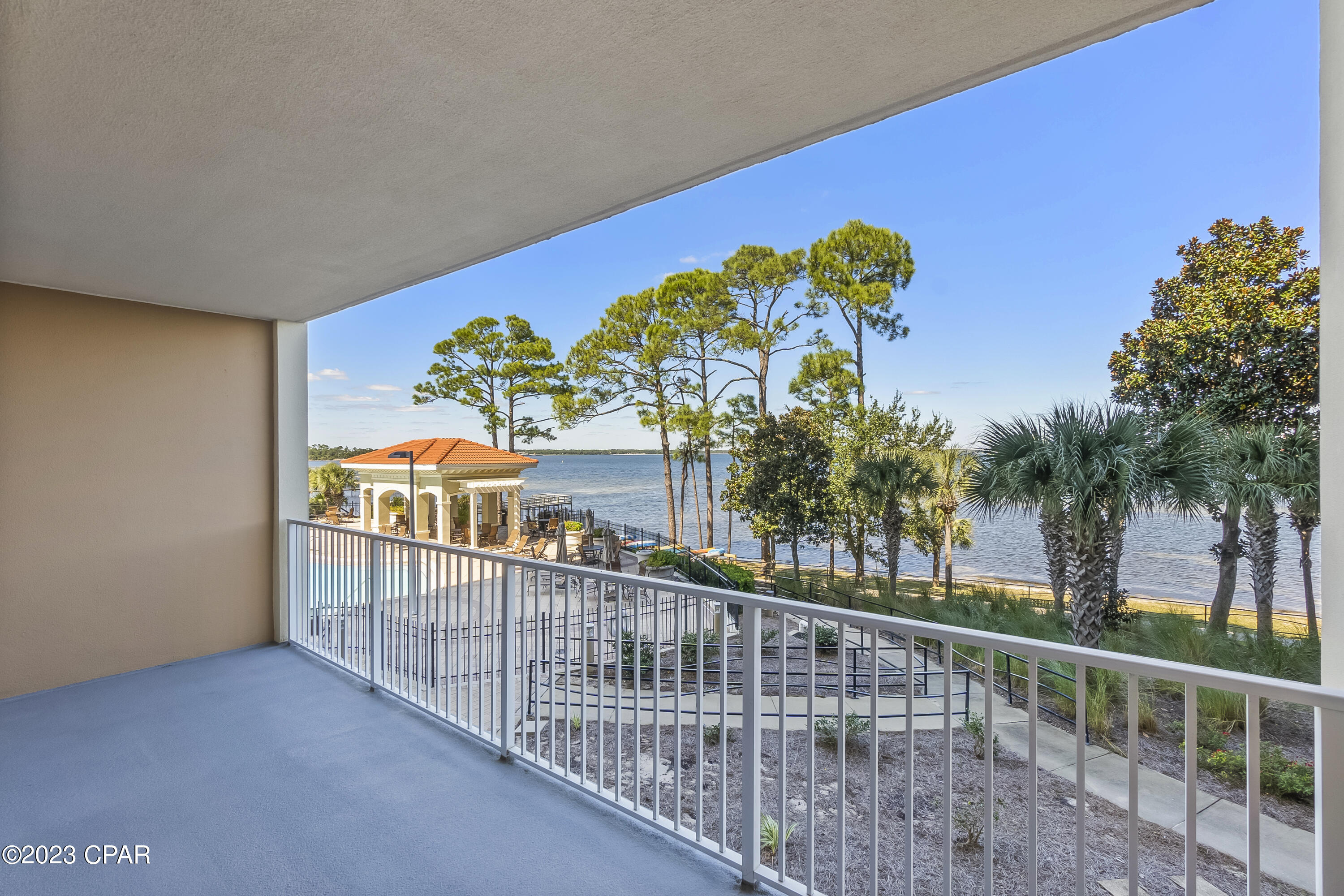 Magnolia Bay Club - Residential