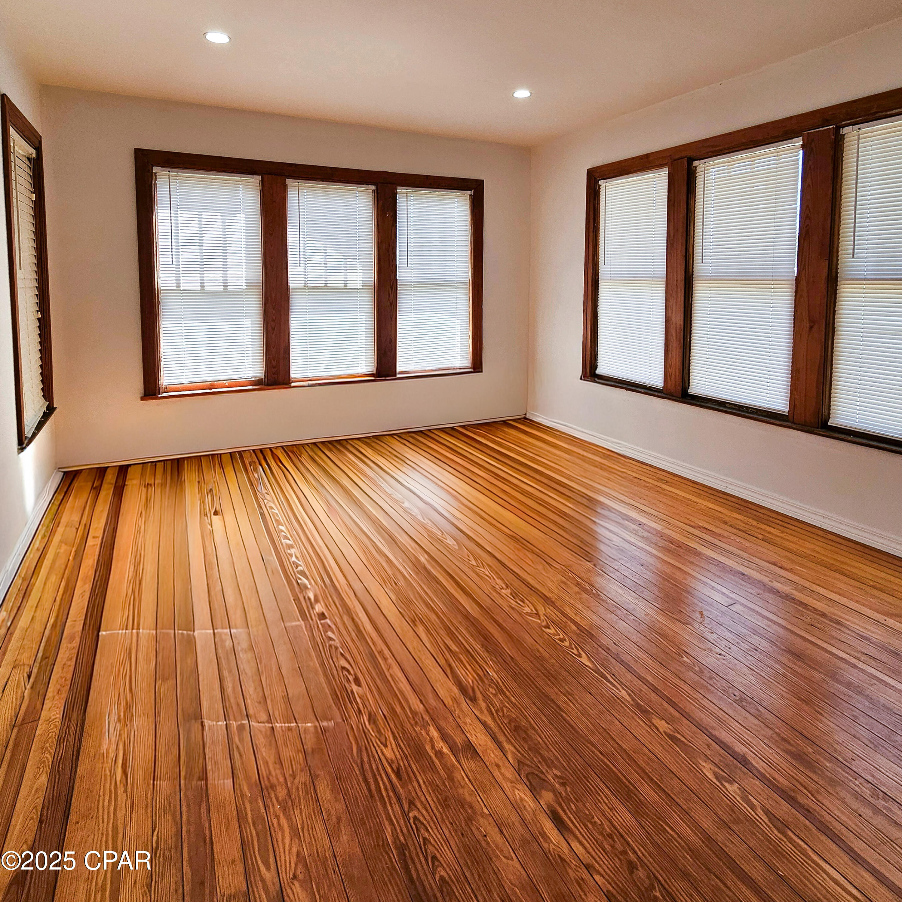 [No Recorded Subdiv] - Commercial Sale