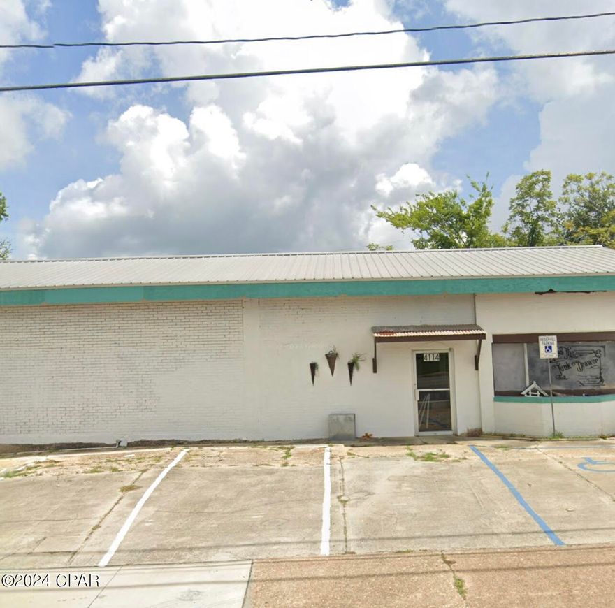 Commercial Building and property on Busy Hwy 90 / Lafayette St.   Property has a tenant with a 1 year lease through 12/31/25