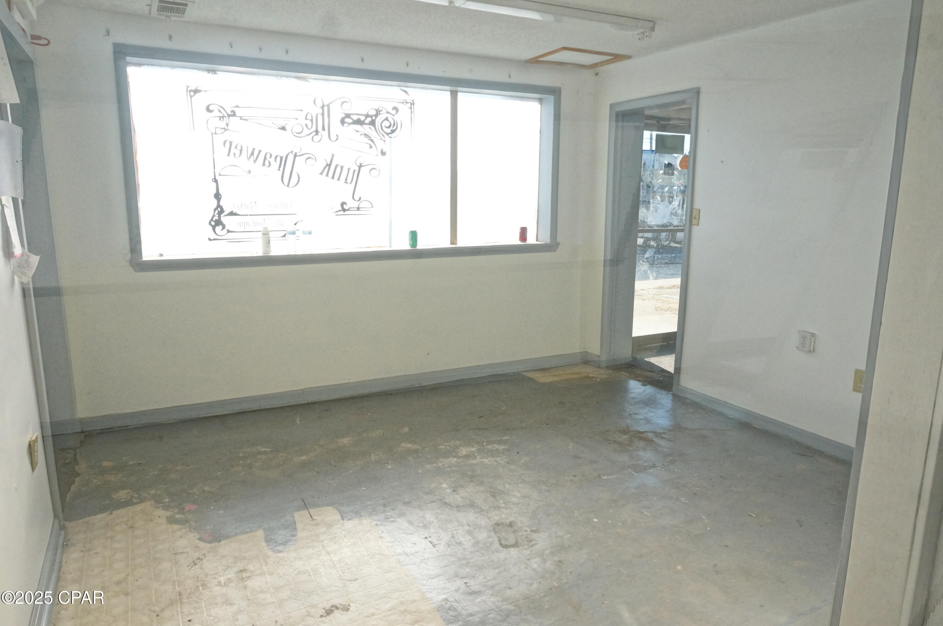 [No Recorded Subdiv] - Commercial Sale