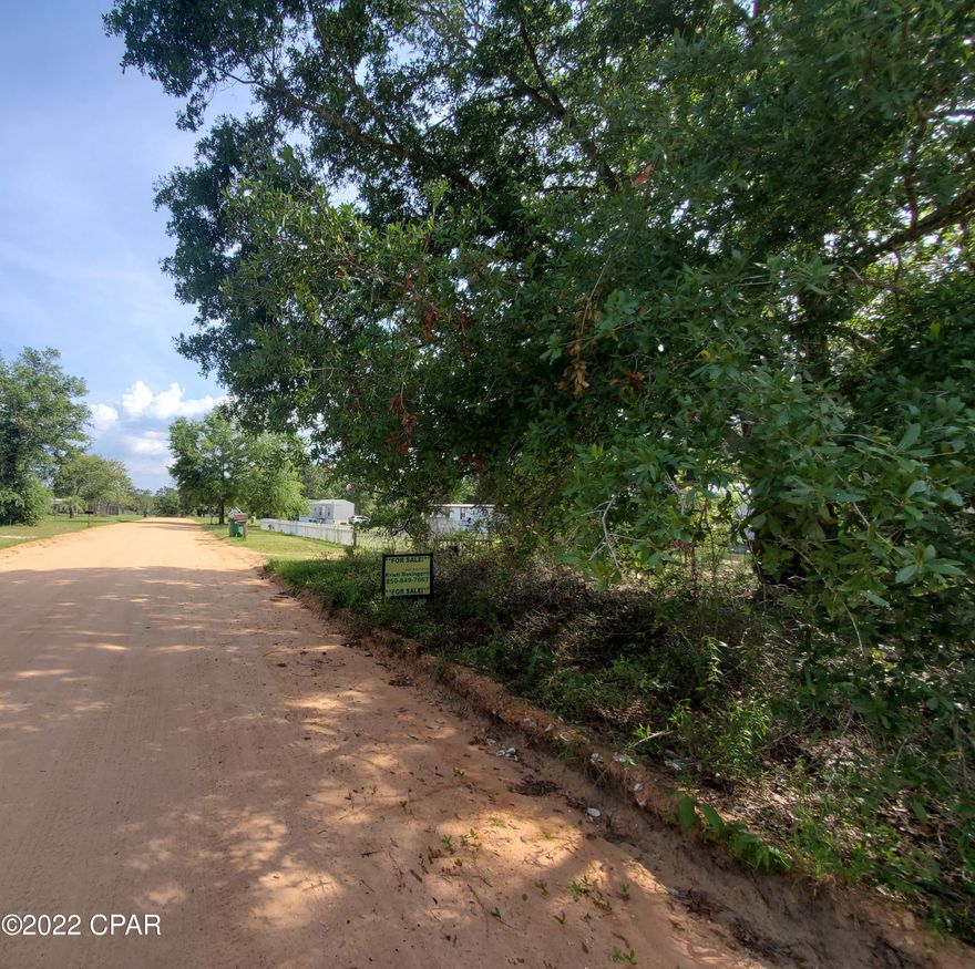 REAL FLORIDA PANHANDLE COUNTRY! Yet close to schools, Chipley, Lynn Haven, Panama City, the beautiful white-sand beaches & Emerald Coast waters of Panama City beach, Pier Park, and lots of fun recreational springs. Buyer may wish to clear the land. This area is growing! Come build your dream home!