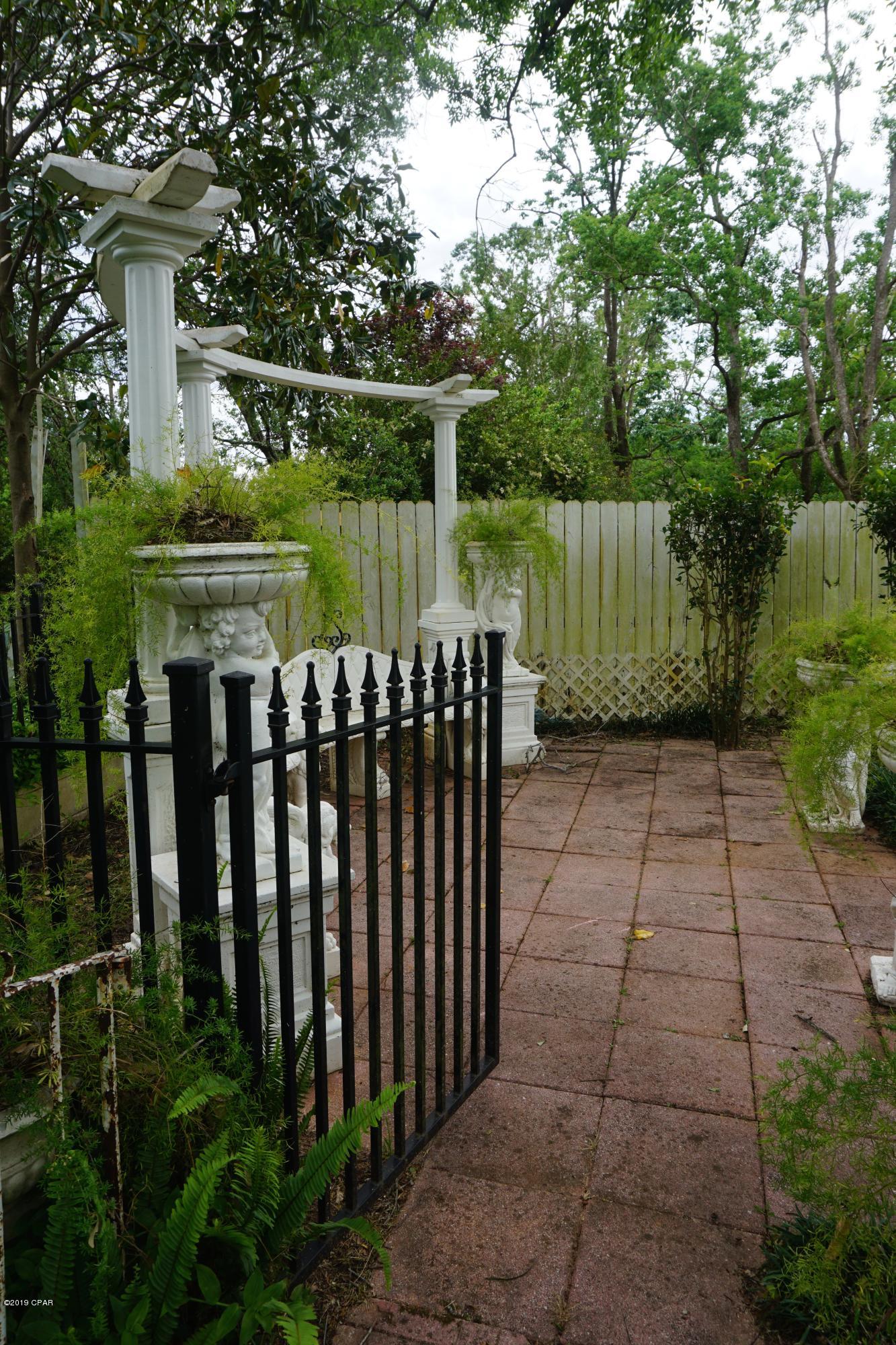 North Oaks - Residential