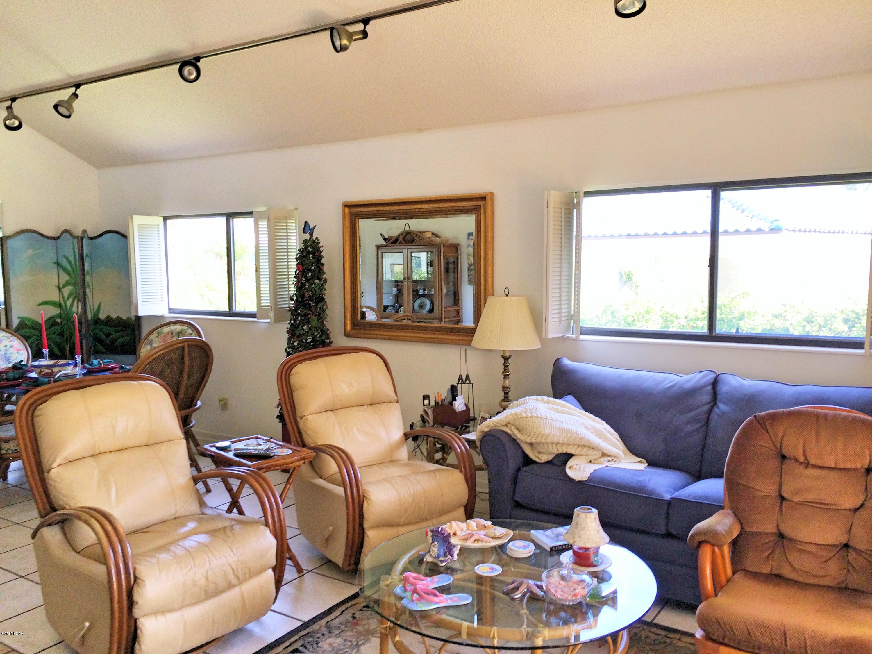 Cove Condominium Ph 2 - Residential