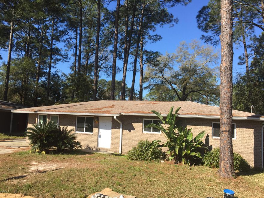 This is a great starter home located close to shopping, great schools, TAFB and NSA Base.  All brick move-in ready home that has been well-maintained.  This is a great price for this home in this area.  Better look while it's still available. Seller is providing a one-year AHS home warranty for buyer peace of mind.