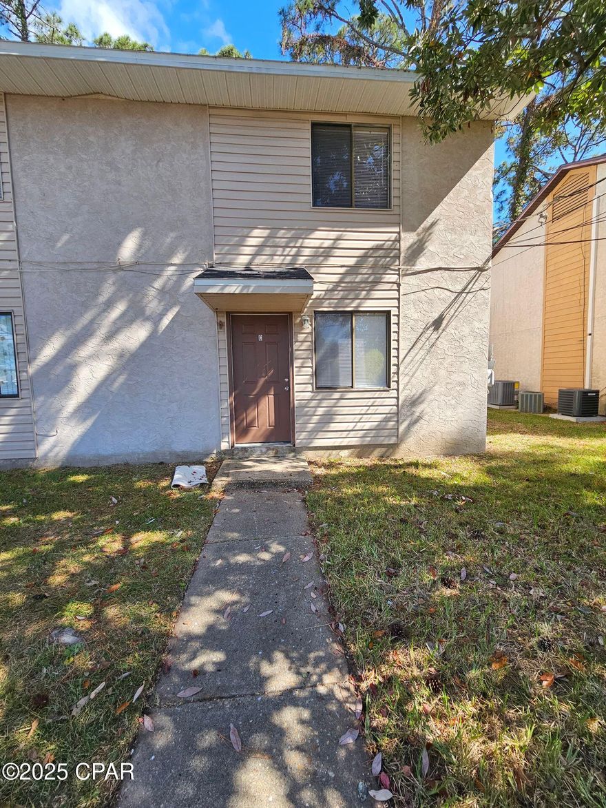Townhouse located in the Treasure Cove subdivision close to shopping, dining, entertainment and the beach. This home features an open kitchen/living room area and a fenced backyard.

*Water, Sewer, Garbage, Quarterly Pest Control included.

*No pets*