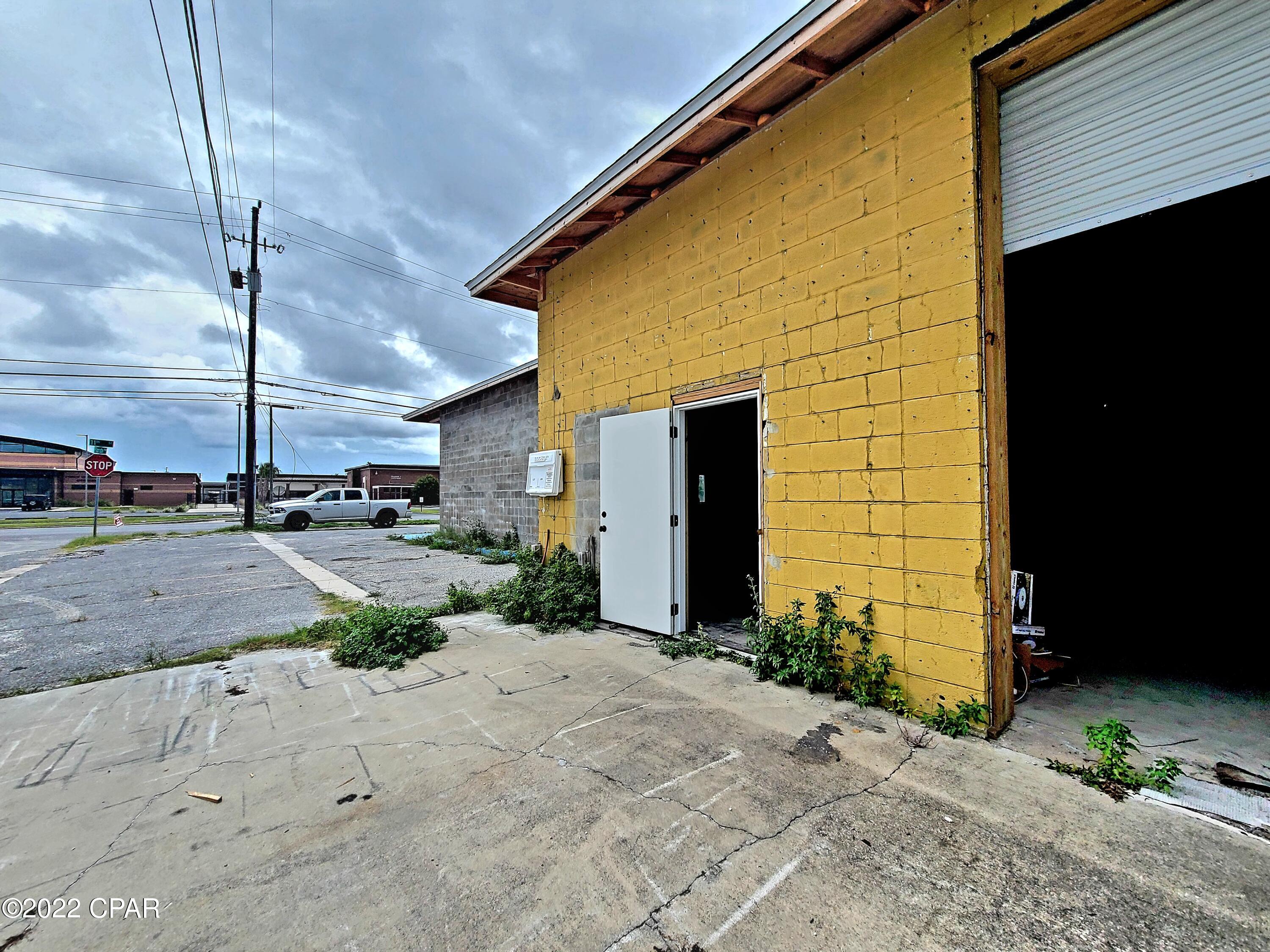 [No Recorded Subdiv] - Commercial Sale