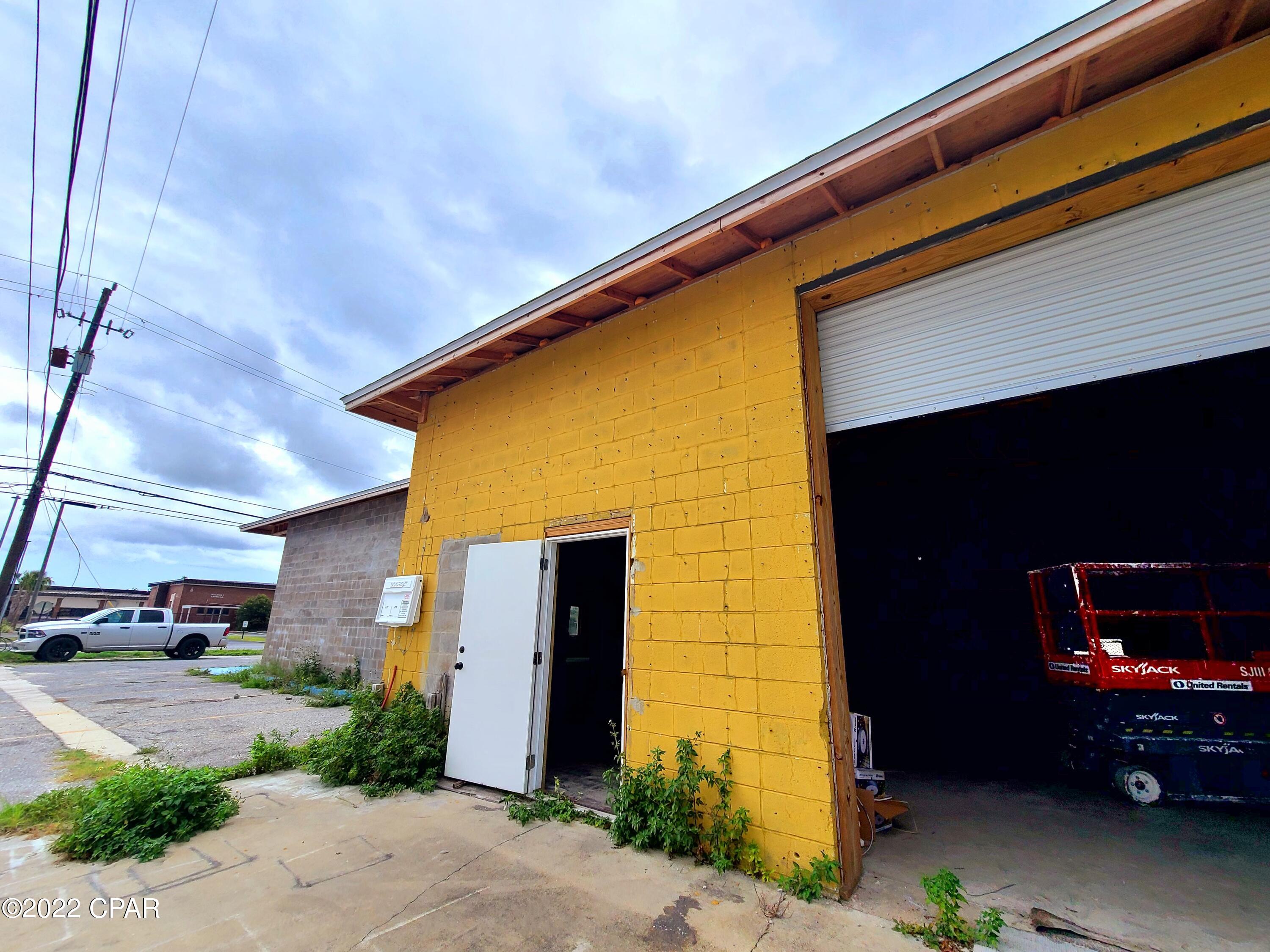 [No Recorded Subdiv] - Commercial Sale