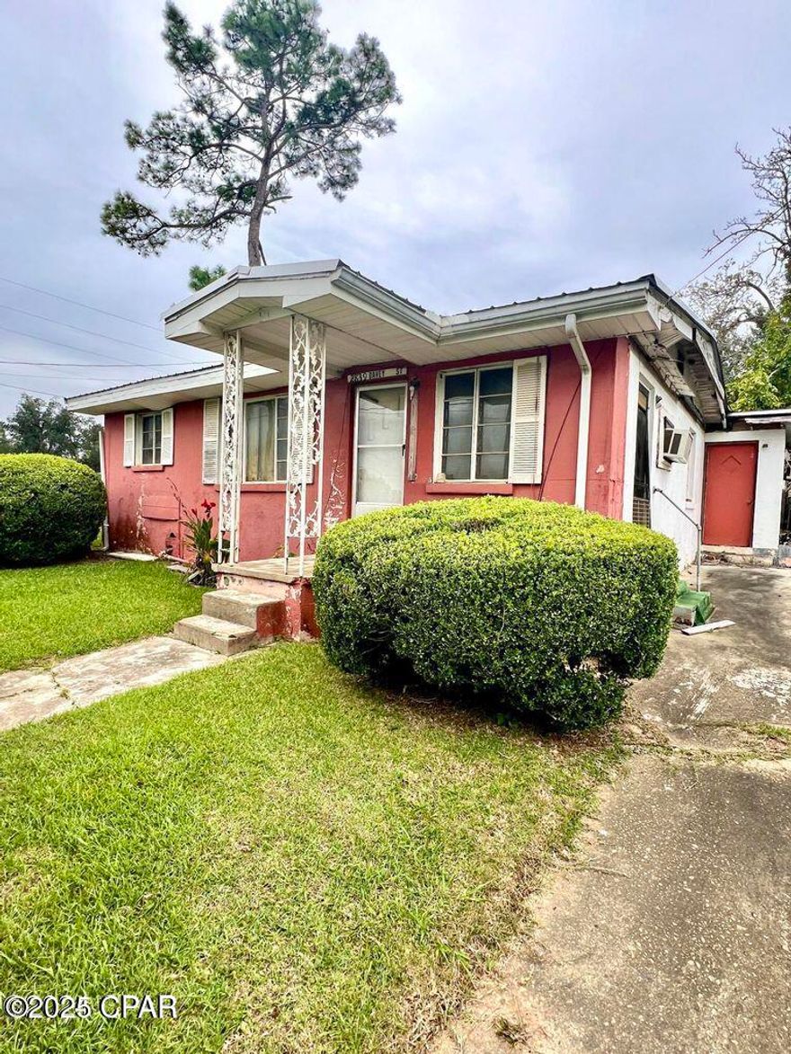 Calling all investors....Come purchase this property centrally located in Marianna, FL with lots of potential to become a vision! It needs a lots of love and TLC. With it's 4 bedrooms and 2 bathrooms this could be a gem. Call for a property tour today!