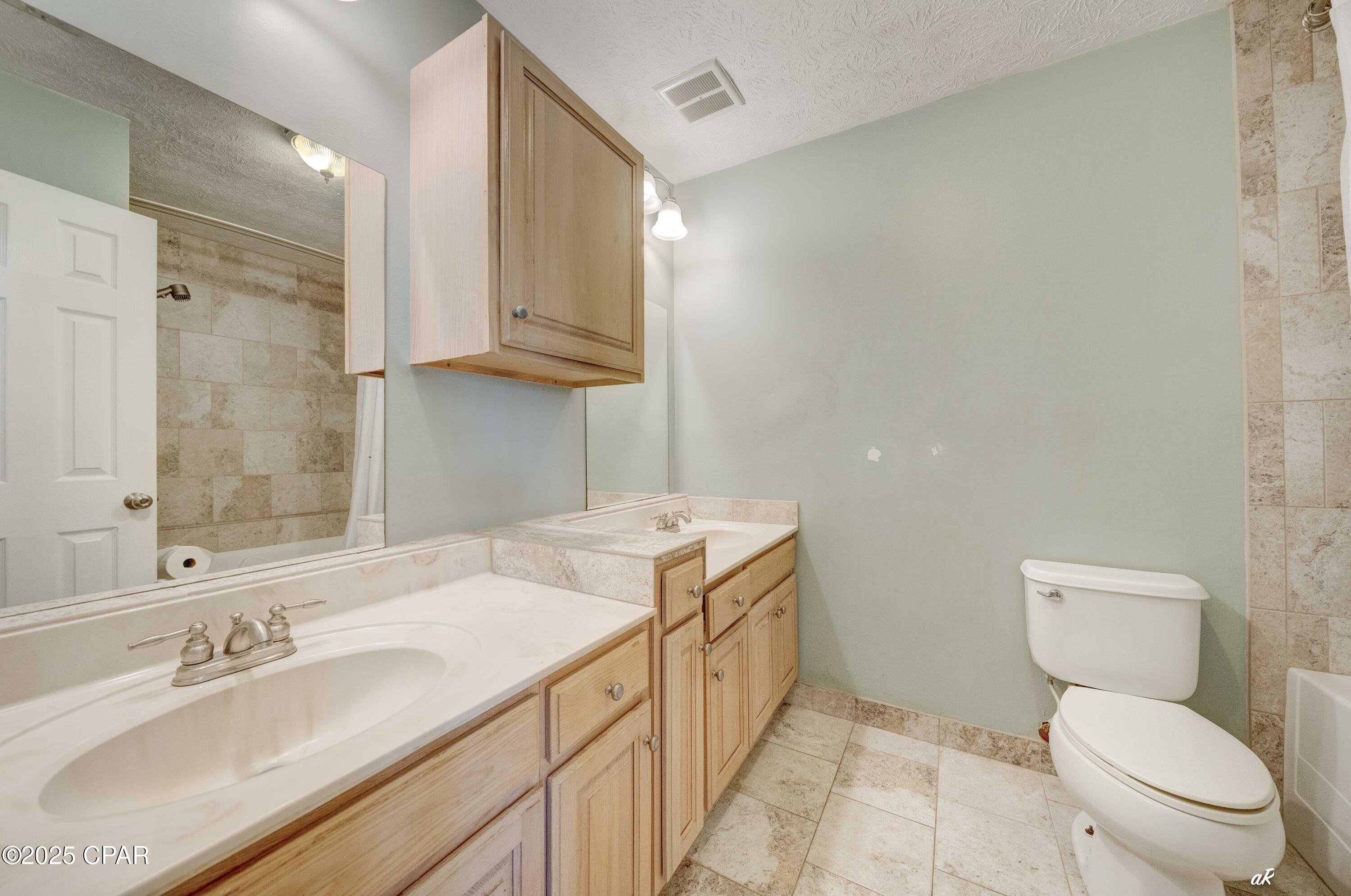 Venetian Villa 1st Add Replat - Residential