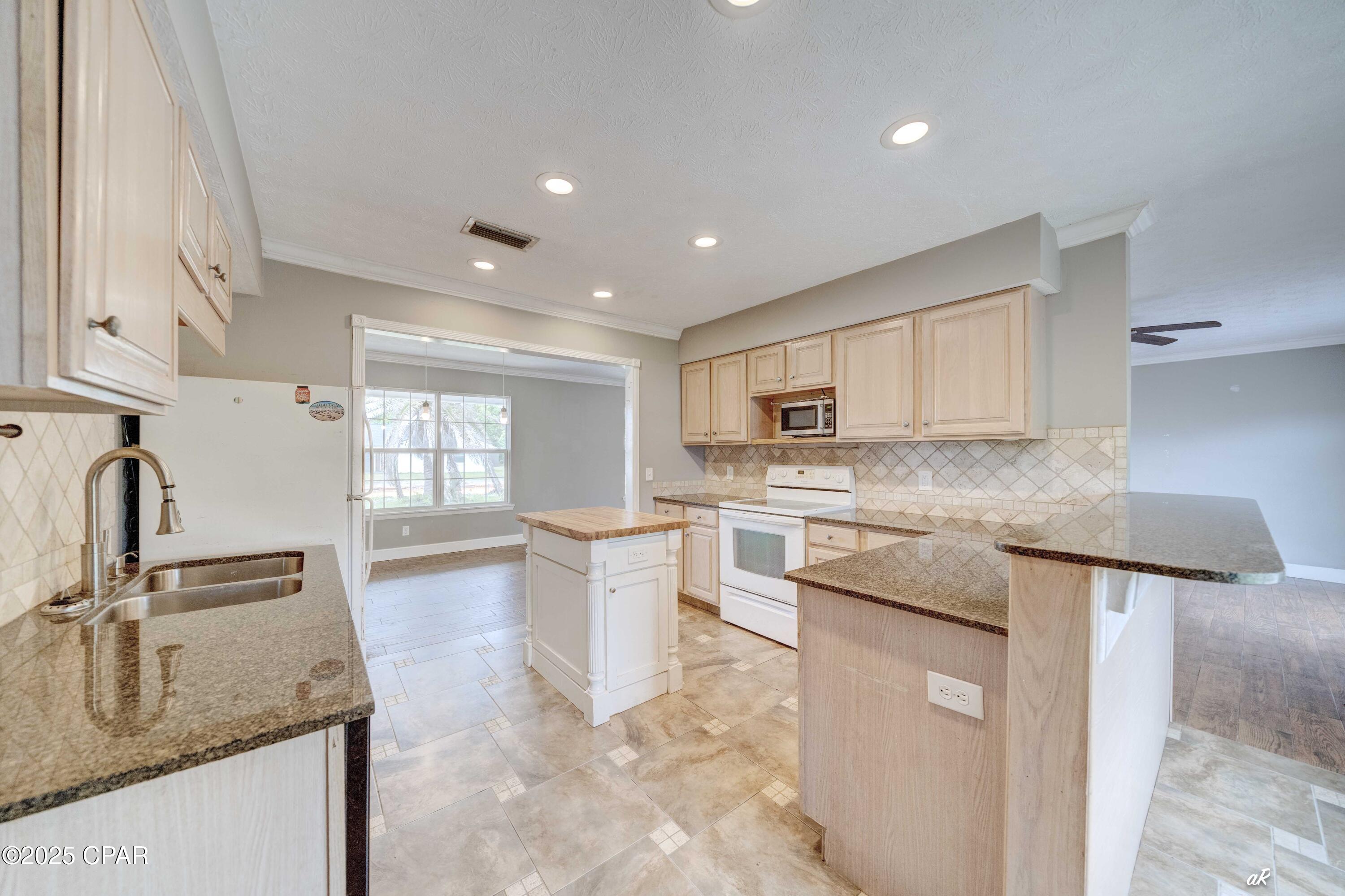 Venetian Villa 1st Add Replat - Residential