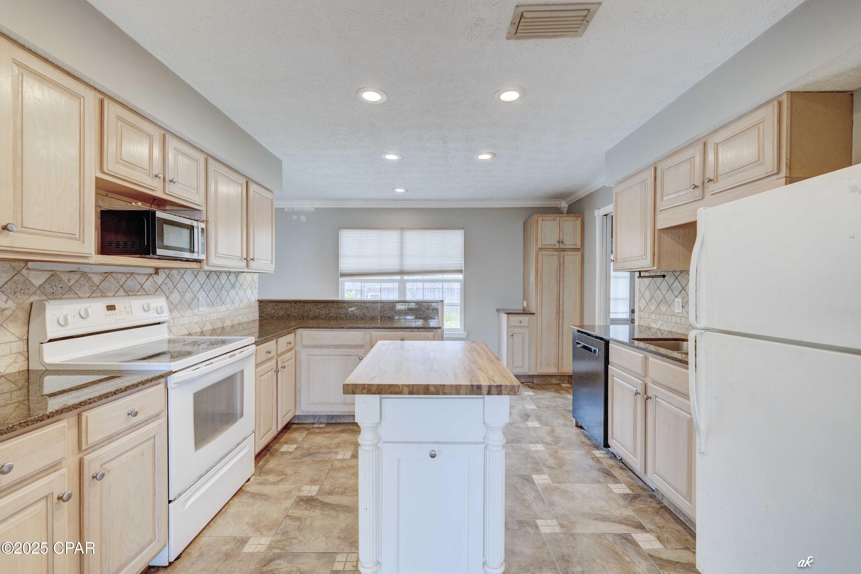 Venetian Villa 1st Add Replat - Residential