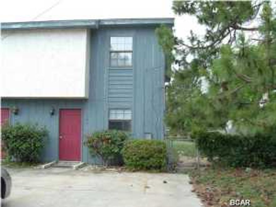 2 Bedroom 1 1/2 baths. Walking distance to beach,fenced back yard. Balcony off upstairs bedroom.