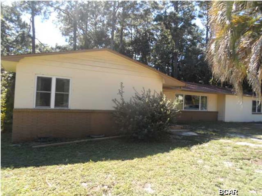 REDUCED...A must see this huge 3/4 bedroom home with 2.5 bath... Features an open floor plan, a fireplace in living room, a bonus room large enough for office, game room or additional bedroom and kitchen with cozy breakfast nook. Property was built prior to 1978 and lead based paint potentially exists. All sizes are approximate. Please measure to verify.