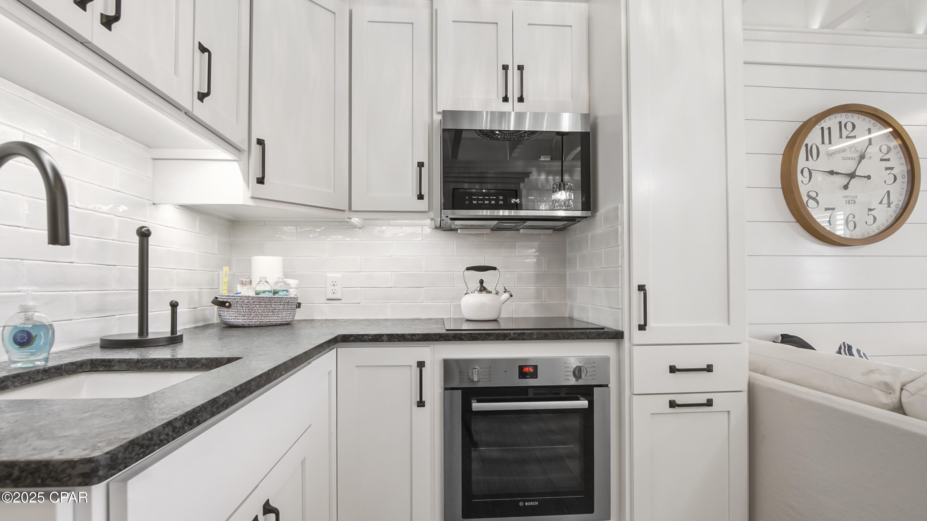 Fontainebleau Terrace - Residential