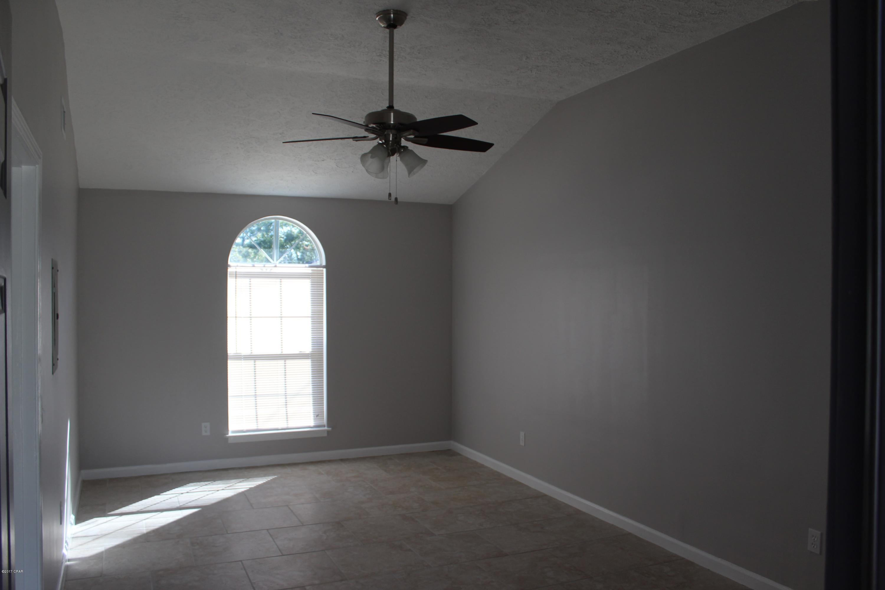 M N Kneeces Replat Pine-Lea - Residential