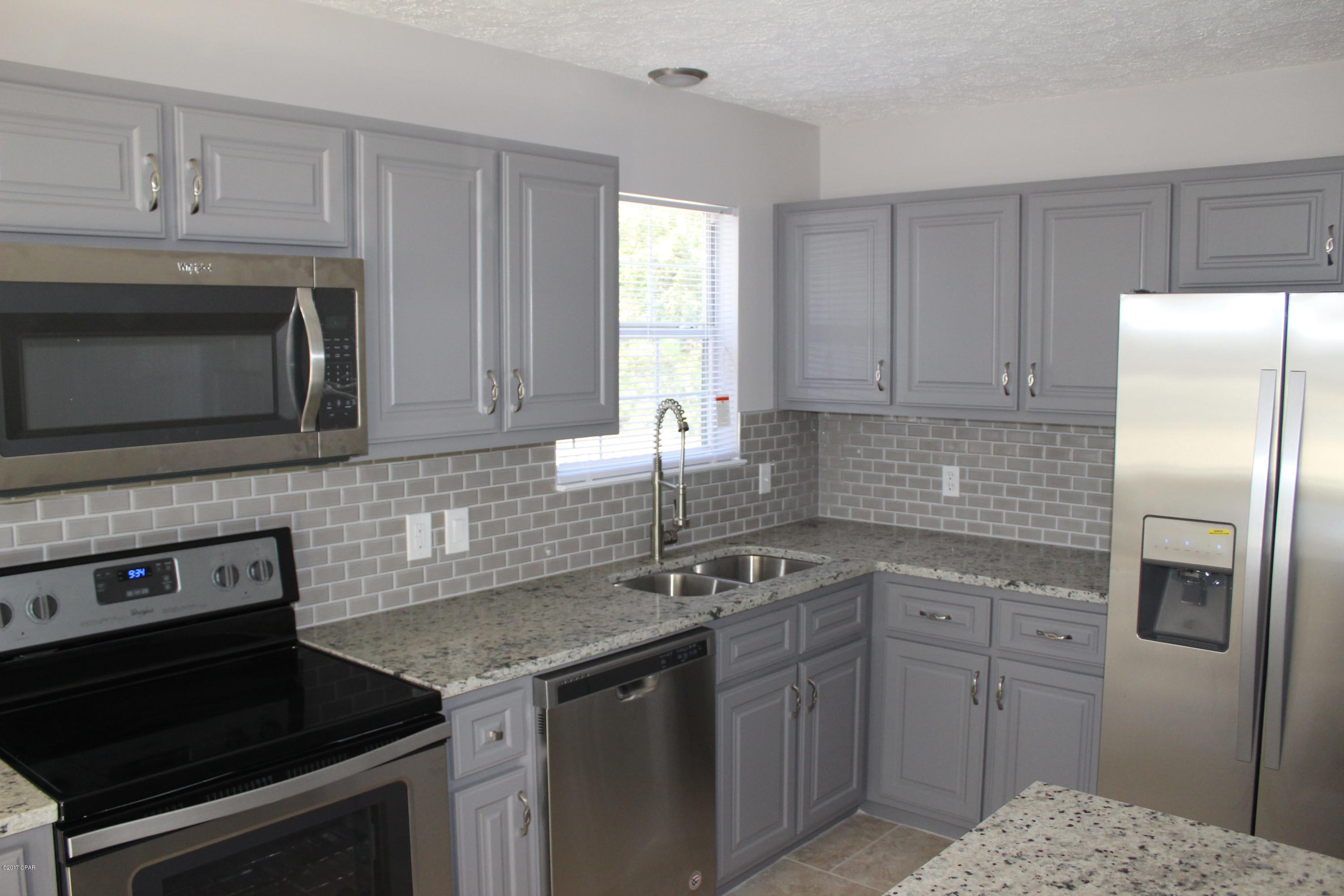 M N Kneeces Replat Pine-Lea - Residential