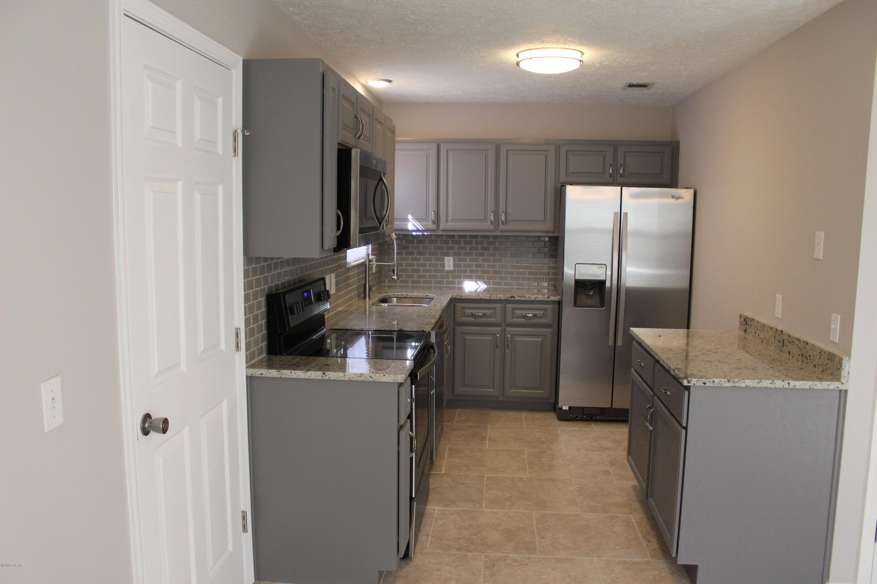 M N Kneeces Replat Pine-Lea - Residential