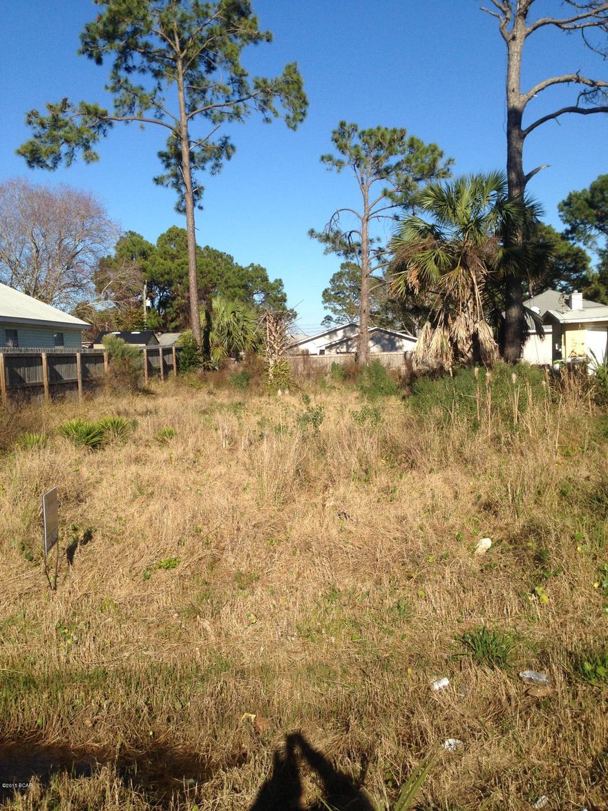 This lot has been cleared, it is ready to build your dream home. Short walk to the lagoon and the Gulf of Mexico.