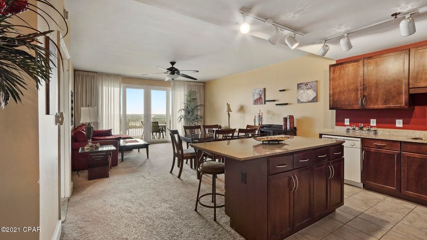 WOW!!!! beautiful 3 bedroom 3 bath unit in the heart of the beautiful pristine beaches of Panama City Beach. Marvelous views of the lake,, golf course, etc.. Enjoy all the amenities Laketown has to offer including restaurants,shopping, water sports,fitness center and much much more. A truly must see.