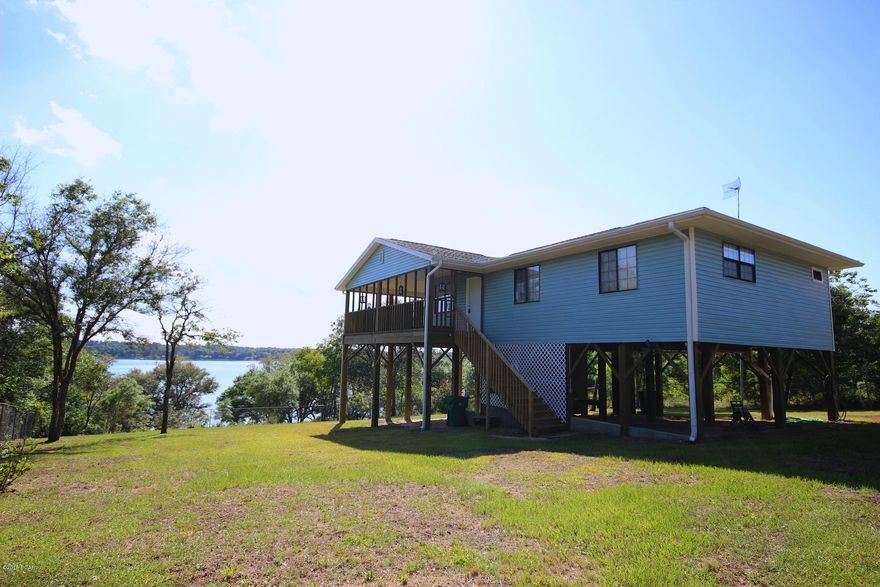 A beautiful 3 bedrooms/ 2 baths, lake front home. It is a gorgeous home complete with, a renovated kitchen, granite counters, tile floors, spacious rooms and a fantastic view. 

*No Cats*