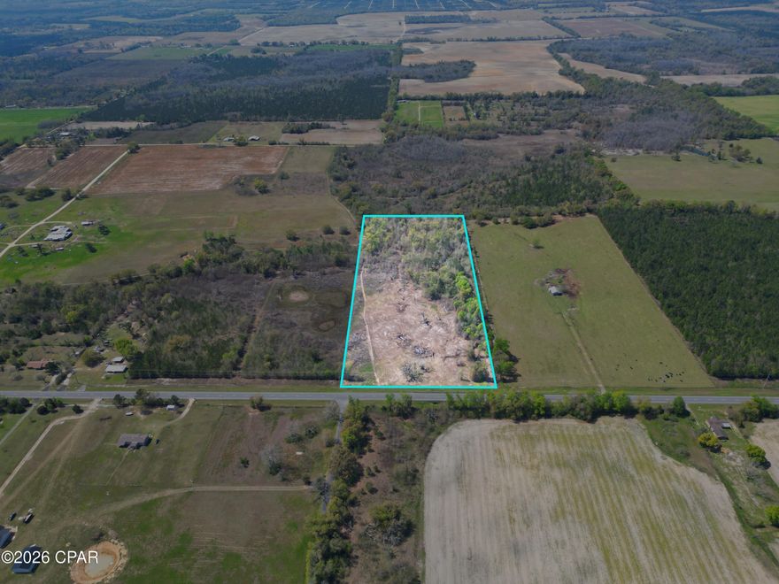 Vacant land in rural Jackson County Florida. Situated on paved hwy 69 with nearly a straight shot to Port St. Joe and the bay. Property is less within an hr to Dothan Alabama and Tallahassee FL. Large oak trees noted on property. Nice recreational piece. Recent fire breaks installed. Come enjoy the peace and quiet of rural Florida and make this blank slate your dream property. Outlines on pictures are property line estimates. All measurements are approximate.