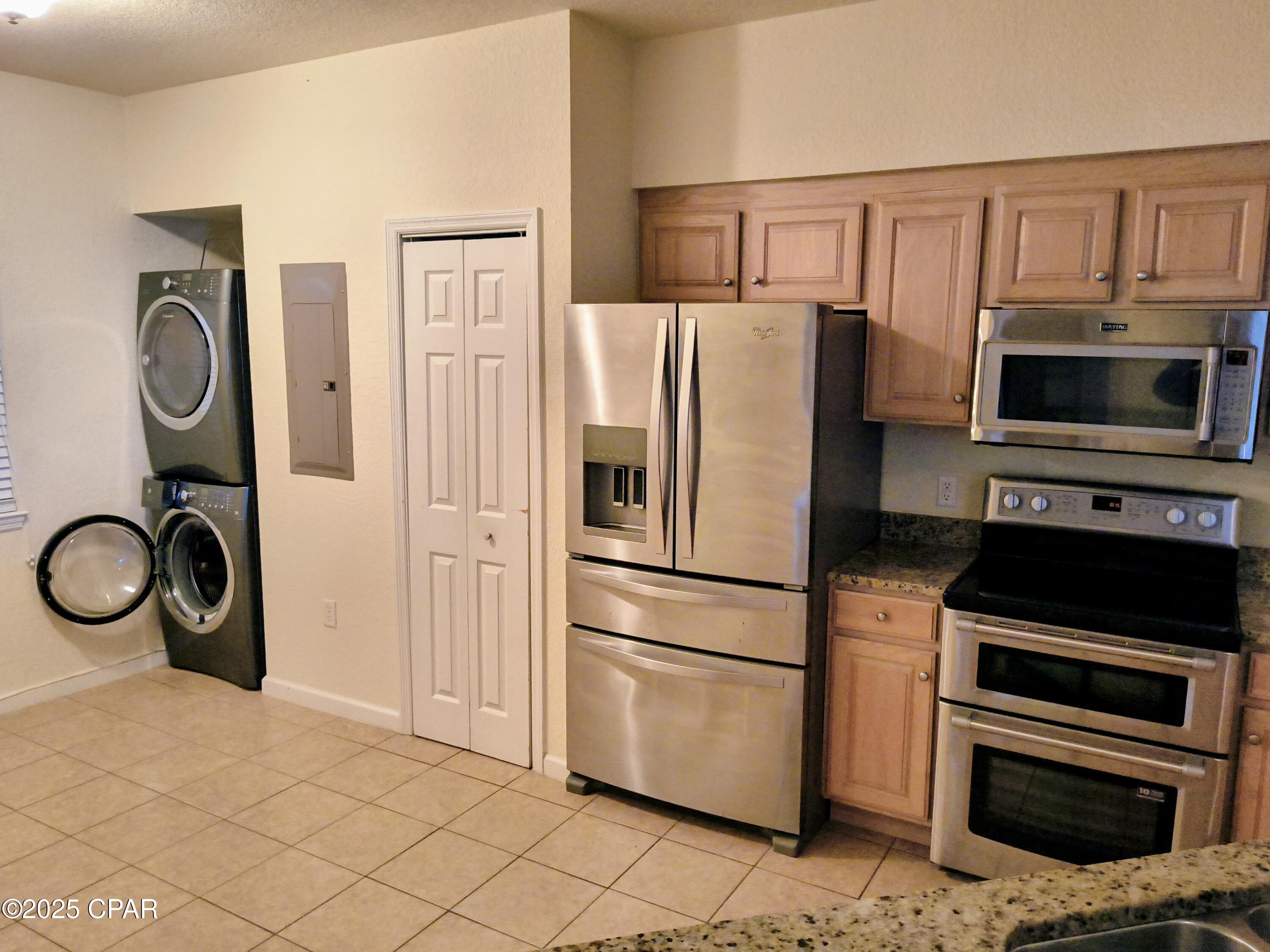 Hibiscus By The Bay - Residential