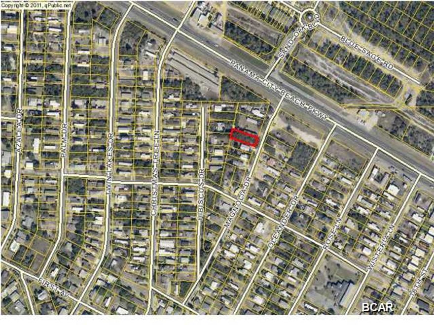 Nice lot in Laguna Beach short golf cart ride or walk to the beach. The house next door has the same address but it is wrong it should be 325 Magnolia.