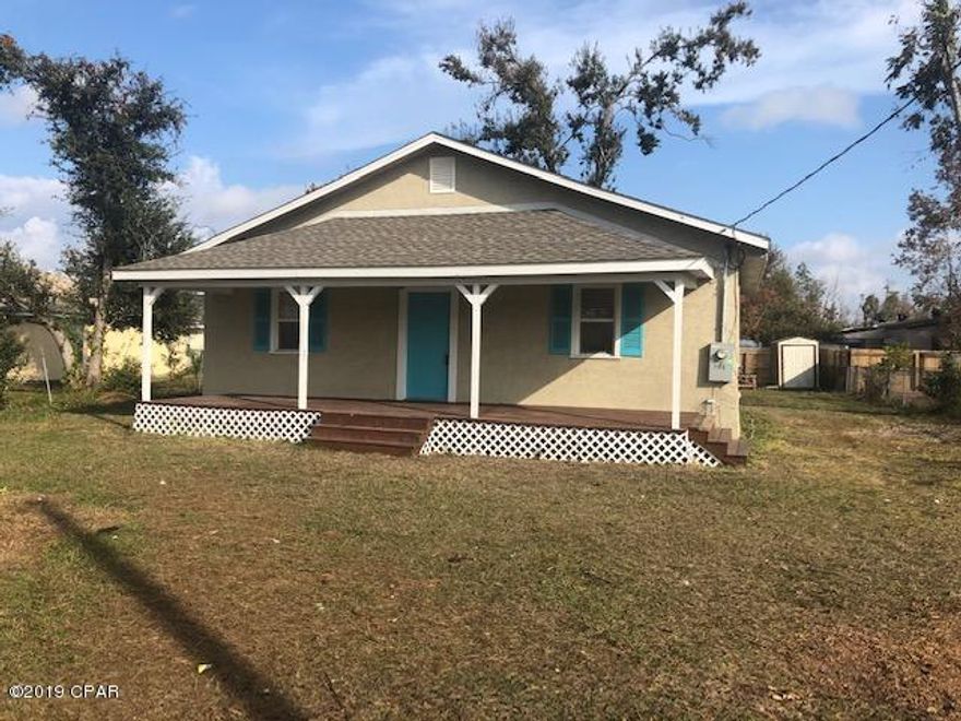 Cute Florida home, 3 Bedroom 1 Bath.  Large Fenced in yard with storage shed. 

All new appliances, all New Cabinets,  Ceiling fans, luxury vinyl plank flooring throughout home, new windows, New insulation in flooring and attic. Roof and HAVC replaced in 2018. Two apple trees, one nectarine tree, and one fig bush.   Perfect location for a young family with school kids. Located across from Elementary School and convenient to shopping. SELLER WILL ASSIST BUYER IN CLOSING COST.