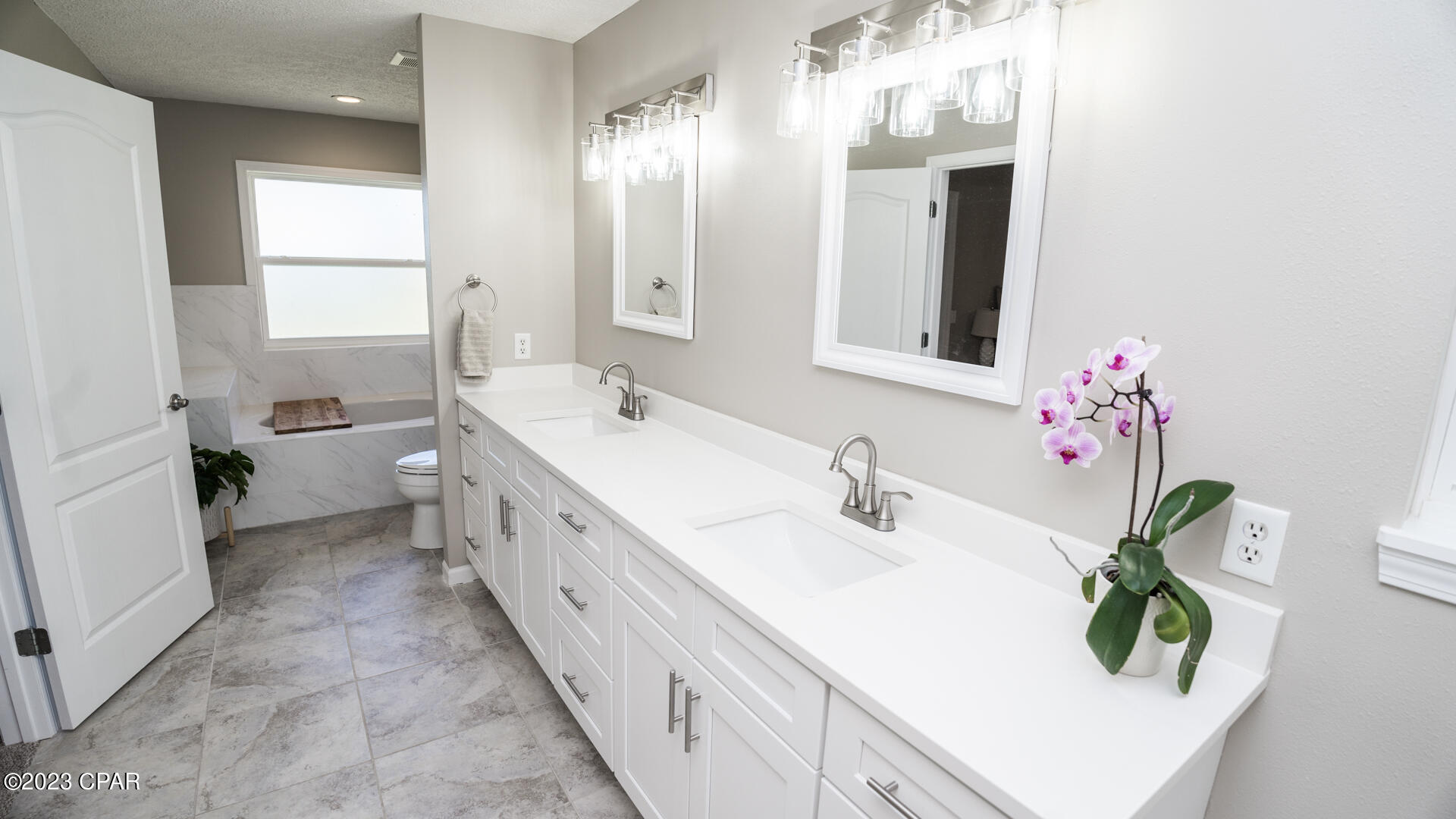 Colonial Est. - Residential