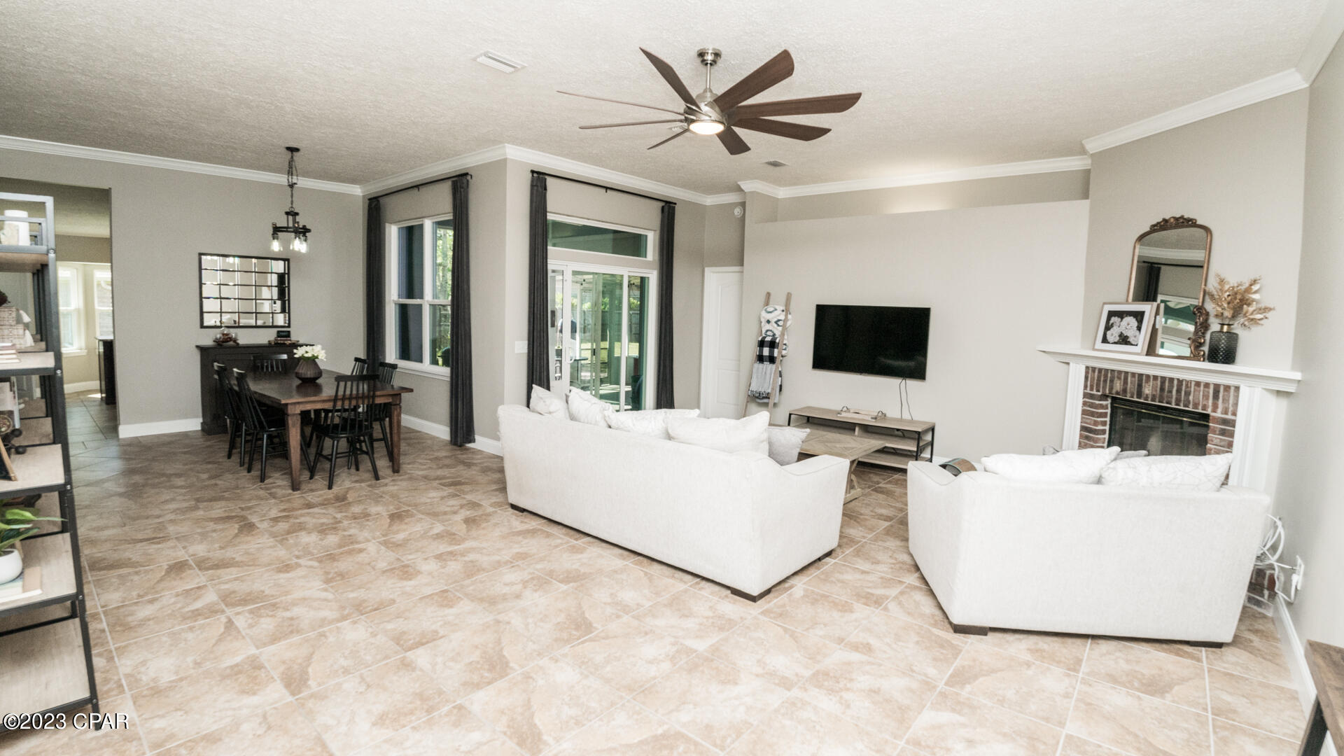 Colonial Est. - Residential