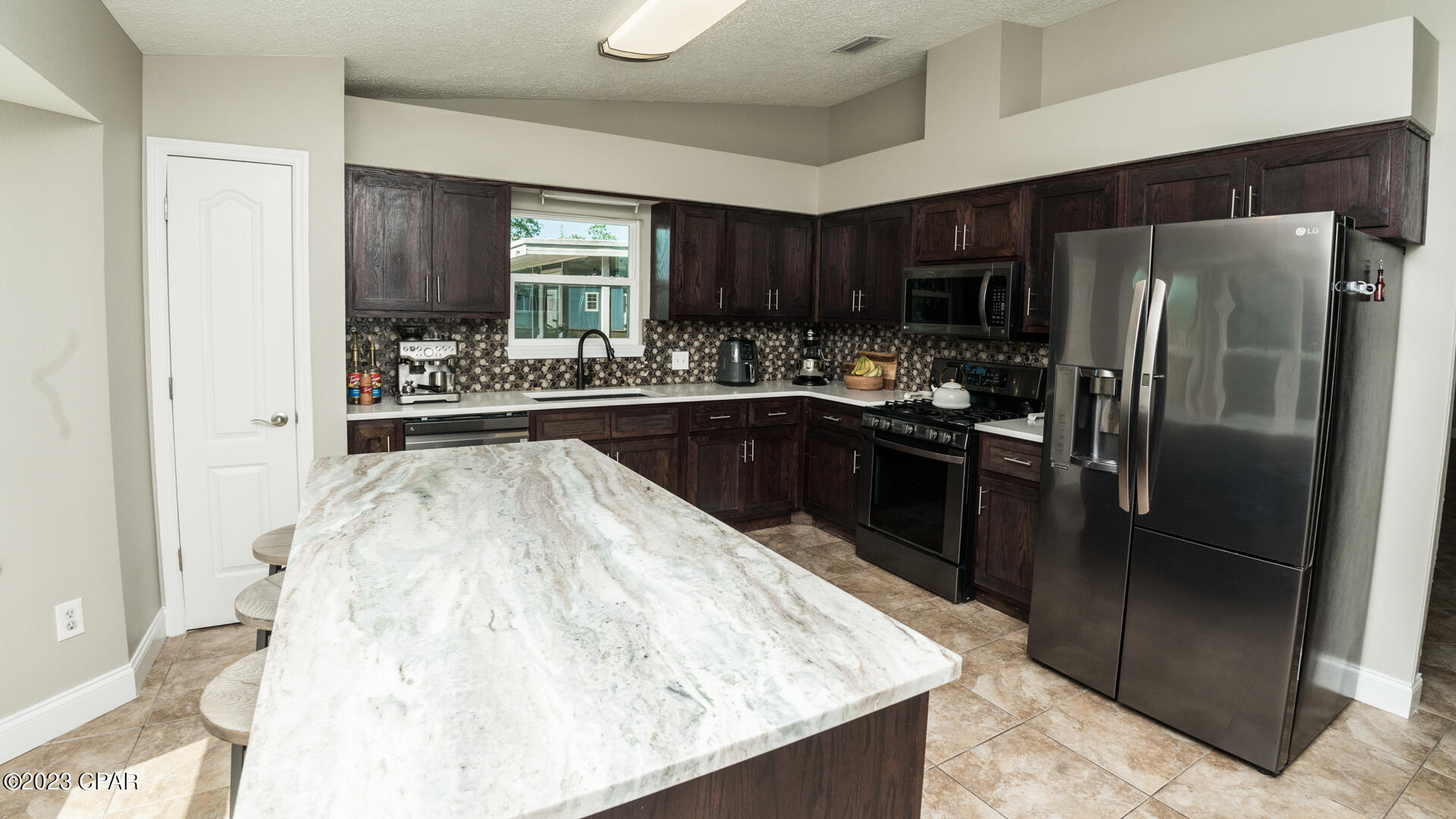 Colonial Est. - Residential