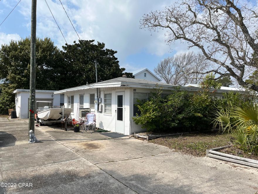 USE FOR COMP PURPOSES Beach cottage in relative fair condition, need alot of TLC and updating.