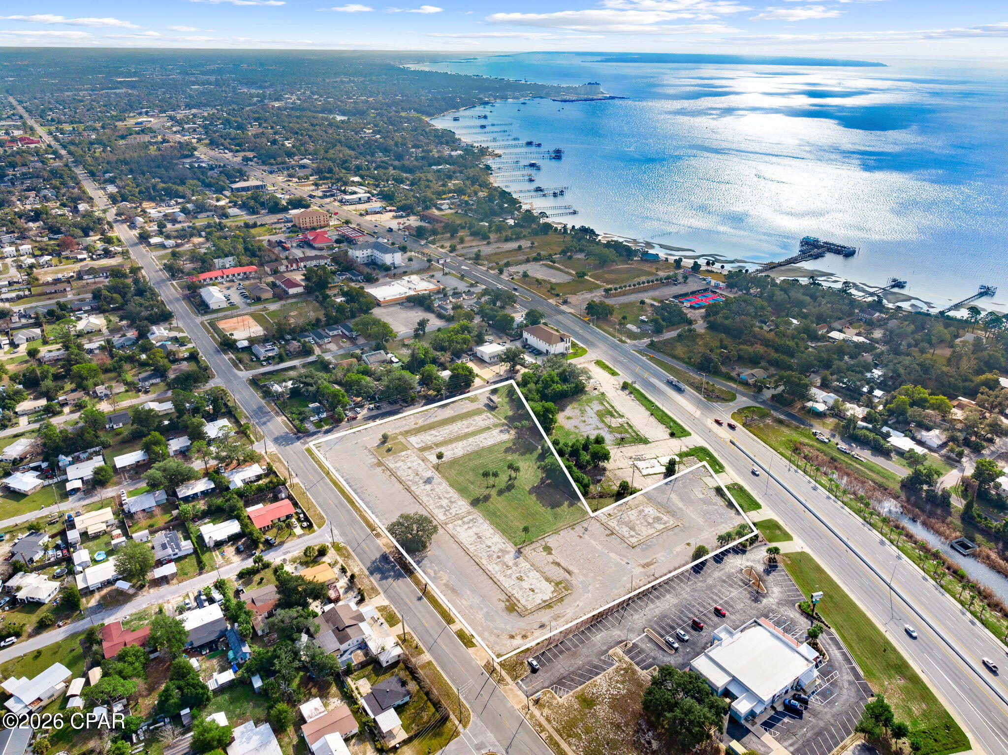 Main image without alt text