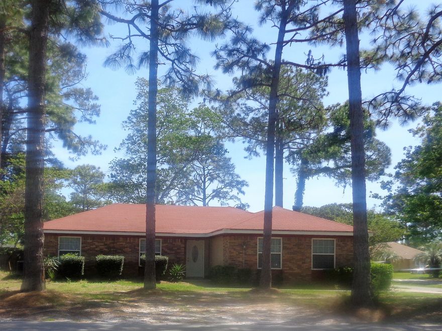 Beautiful 3 bedroom 2 bath home located in Treasure Palms on large corner lot with huge fenced backyard.Stainless Steel Appliances in Kitchen,updated vanities in both baths,tile flooring throughout.  Close to Navy Base, shopping and Beaches.