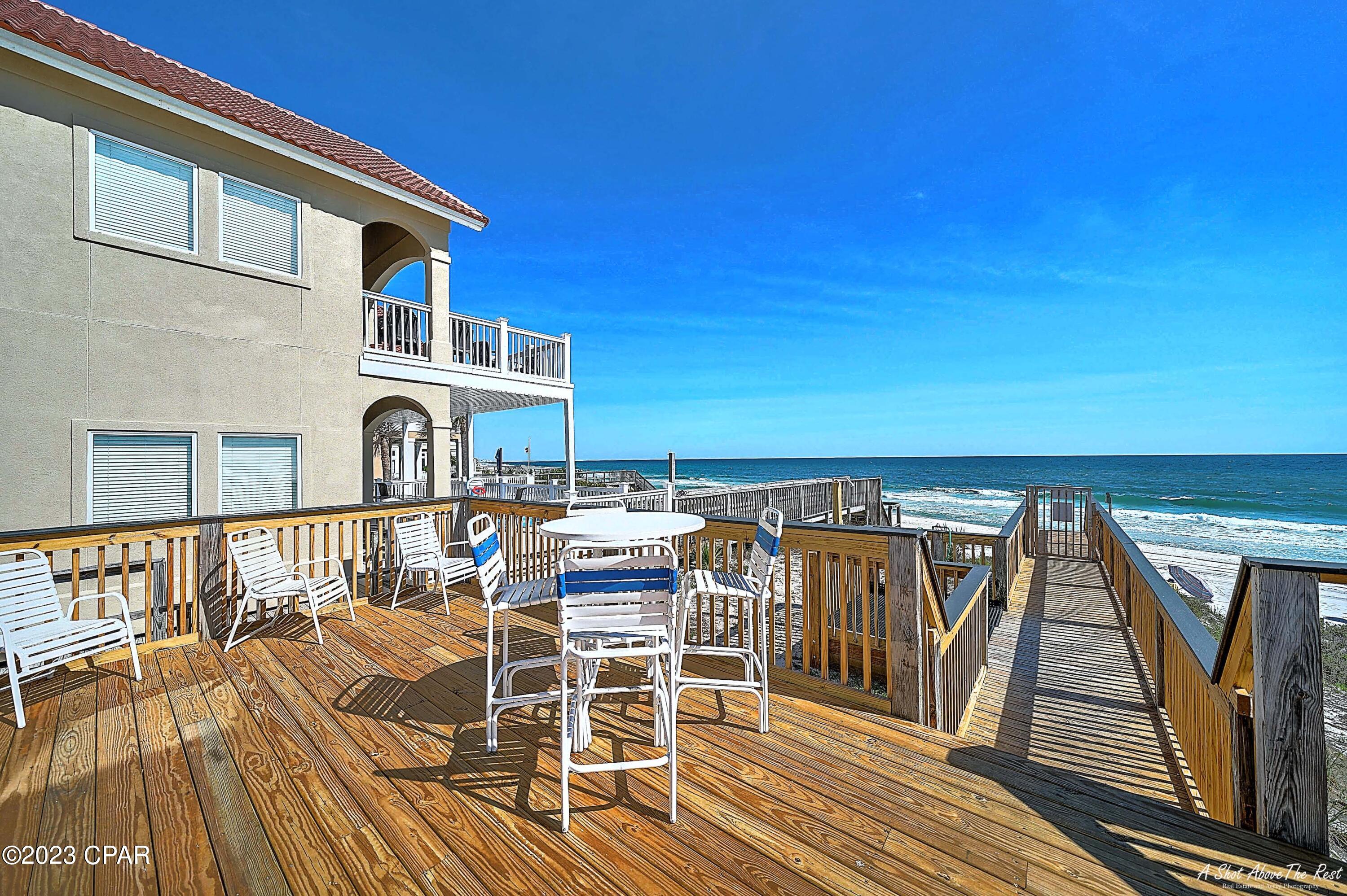 La Valencia Beach Resort - Land