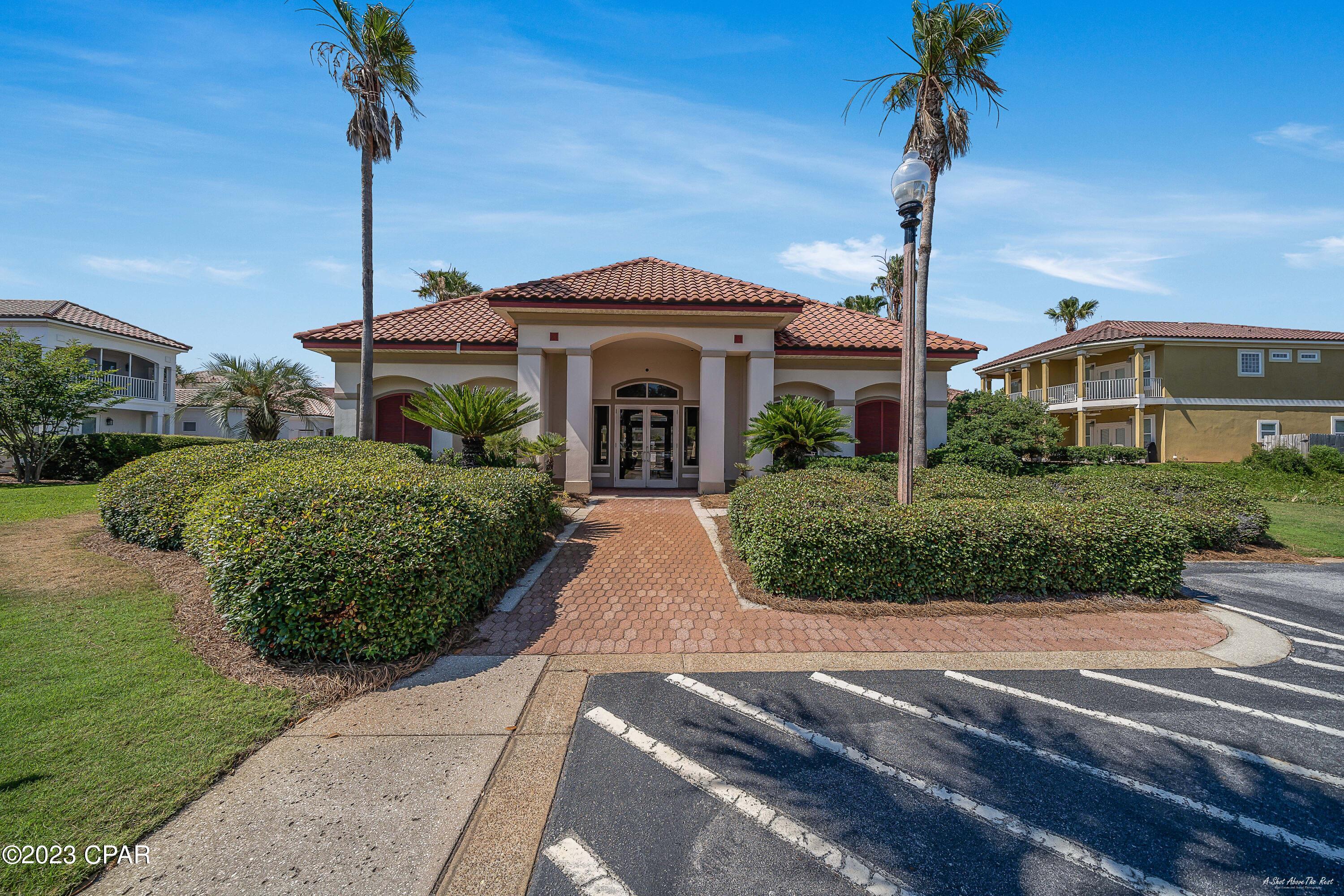 La Valencia Beach Resort - Land