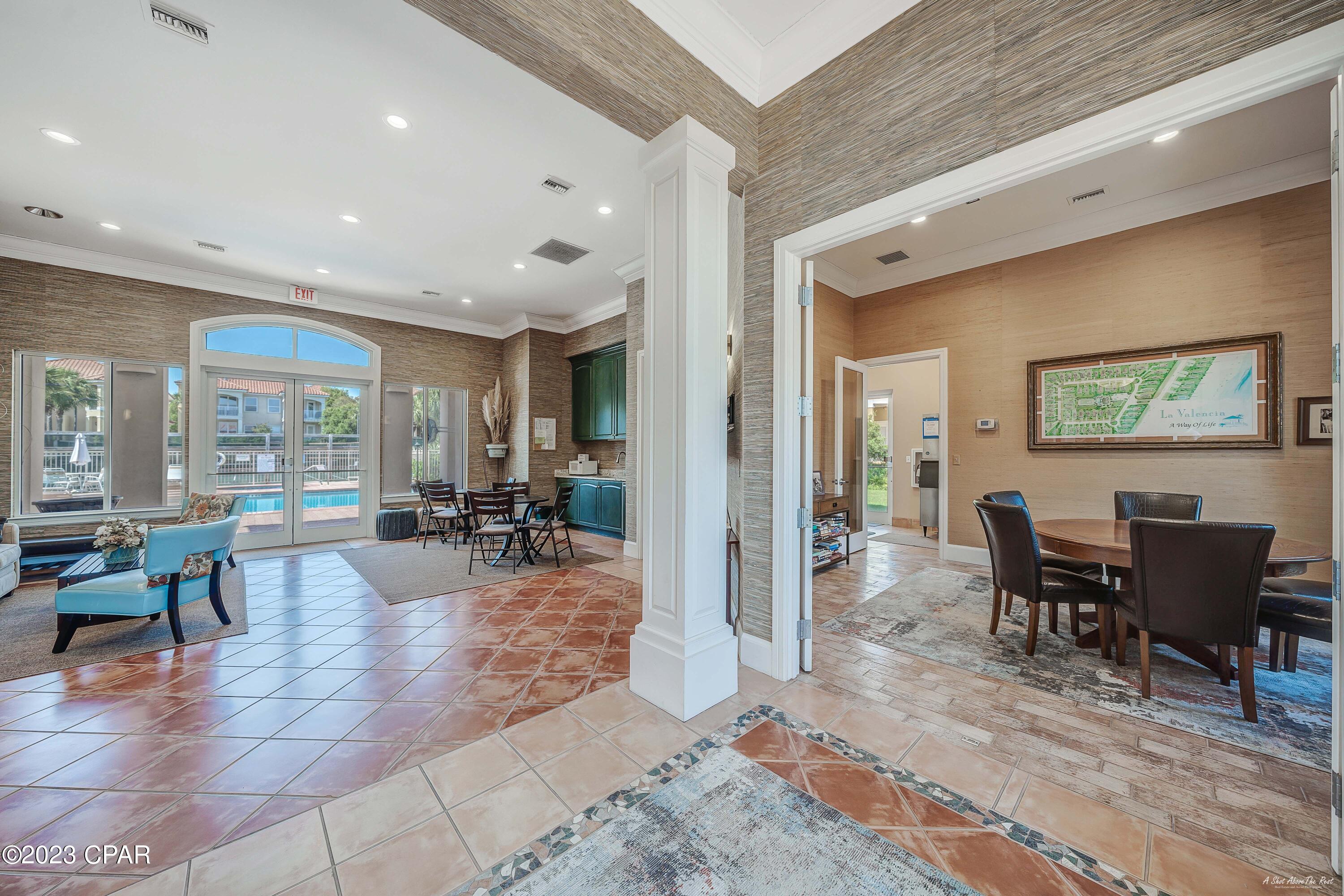 La Valencia Beach Resort - Land