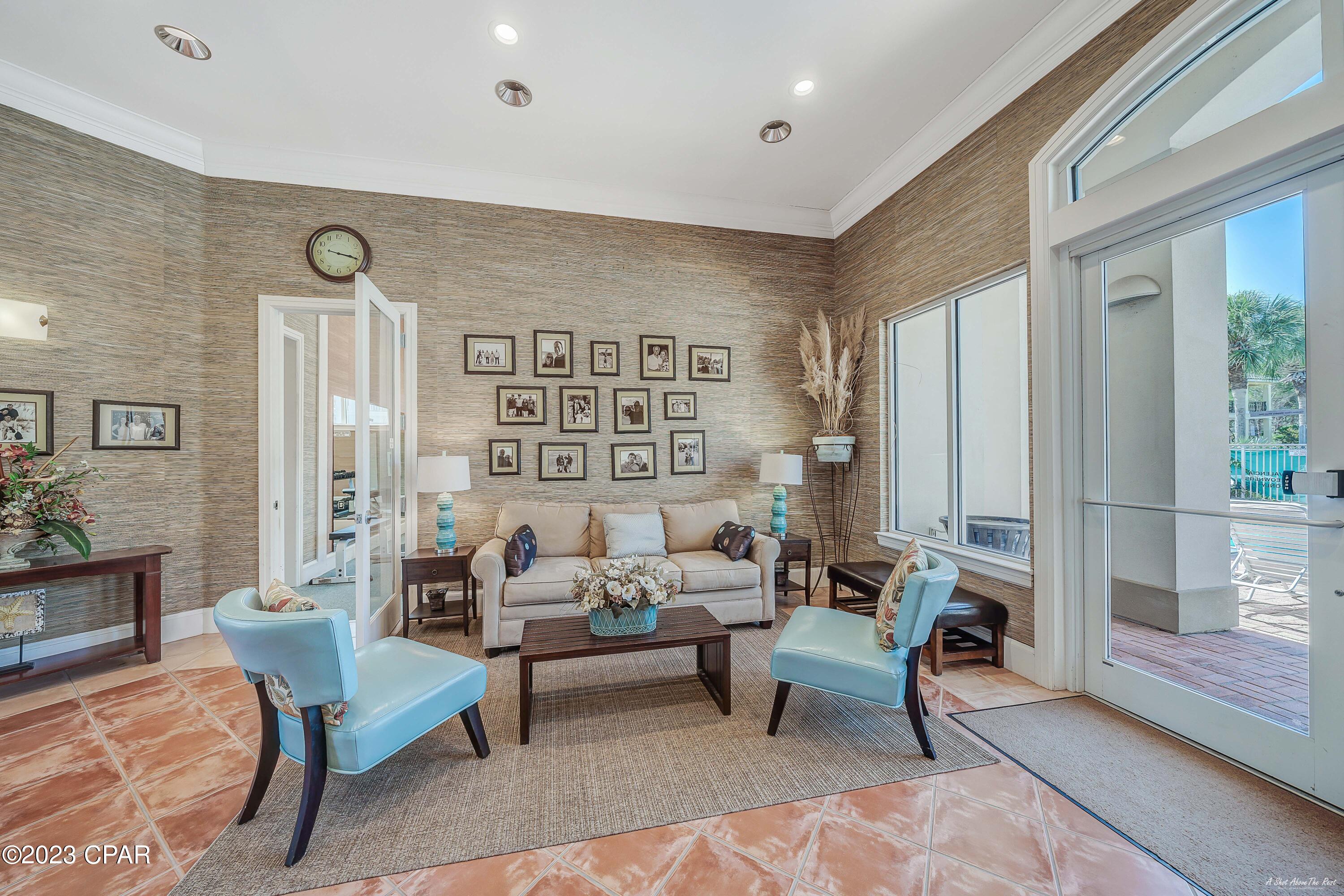 La Valencia Beach Resort - Land