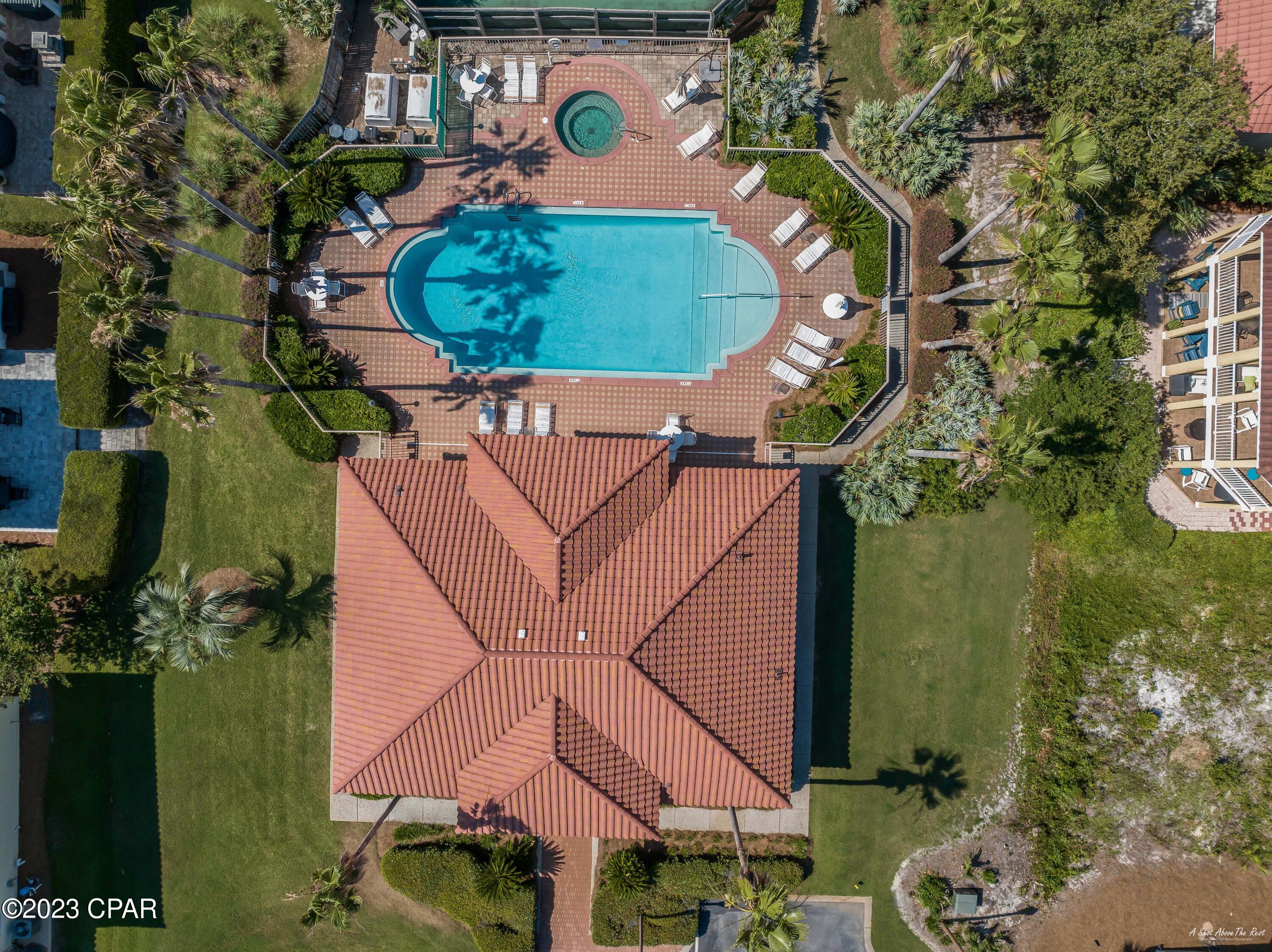 La Valencia Beach Resort - Land