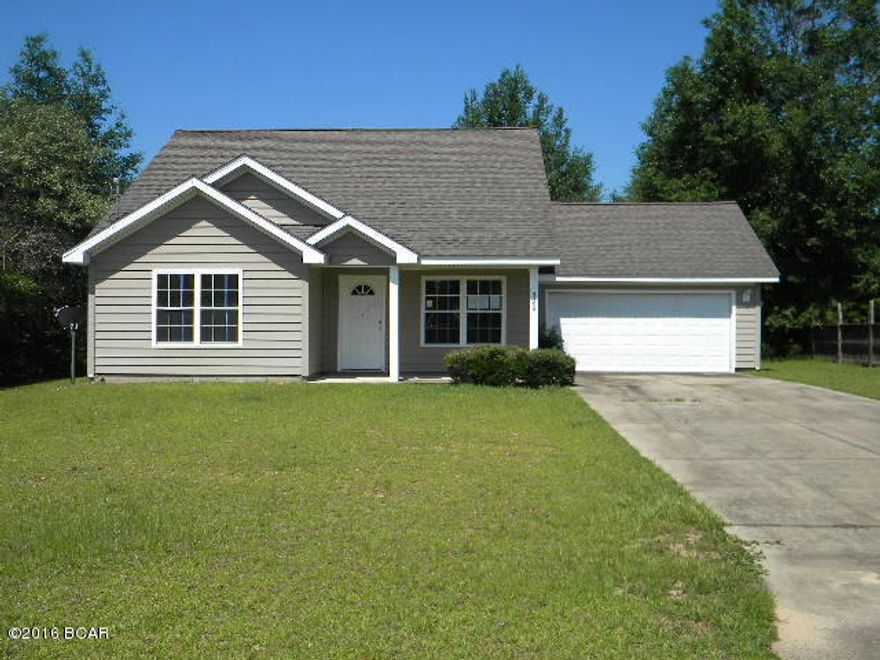 3 bd, 2 ba, 1260 sq ft newer home with a 2 car garage in the quaint Sunny Hills subdivision where you will find a golf course, several lakes for boating, fishing and swimming, paved roads and much more.  Area is convenient to town and the beaches giving you the best of both worlds.  Needing flooring to make this home a show place.  Call to see today.