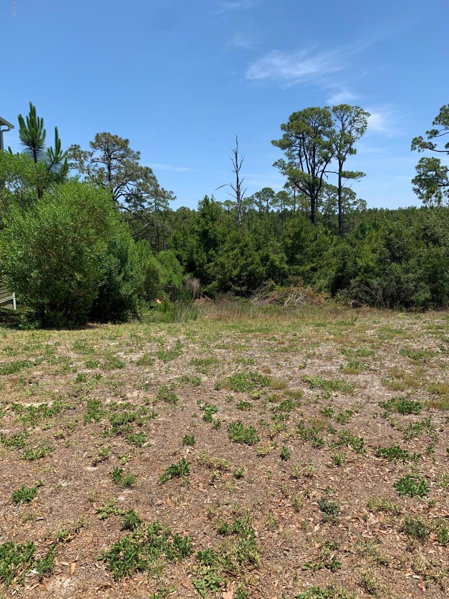 Don't miss this opportunity to build your custom home on this Gorgeous Lake Front Property in Turtle Cove. This exceptionally designed quaint coastal community is nestled on Lake Powell in Panama City Beach, FL. 106 home sites are well supported with community amenities that include a Clubhouse, tennis court, lakeside pier and pool & hot tub that overlook Lake Powell!