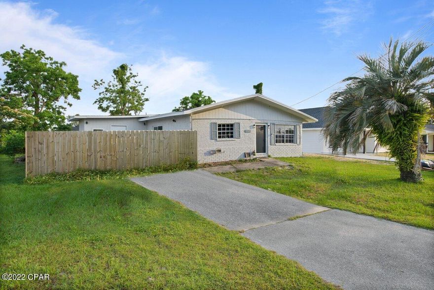 This 3-bedroom 2-bathroom home is centrally located, minutes to shopping, Tyndall Air Force Base, the world's most beautiful beaches, ECP airport, and schools. Walk into an open concept living room and kitchen designed to give you space for family and friends. Enjoy a large back patio perfect for grilling out and entertaining.