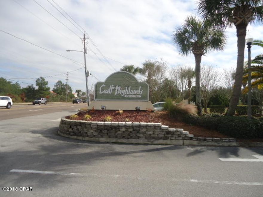 Age, SF, and dimensions approximate.