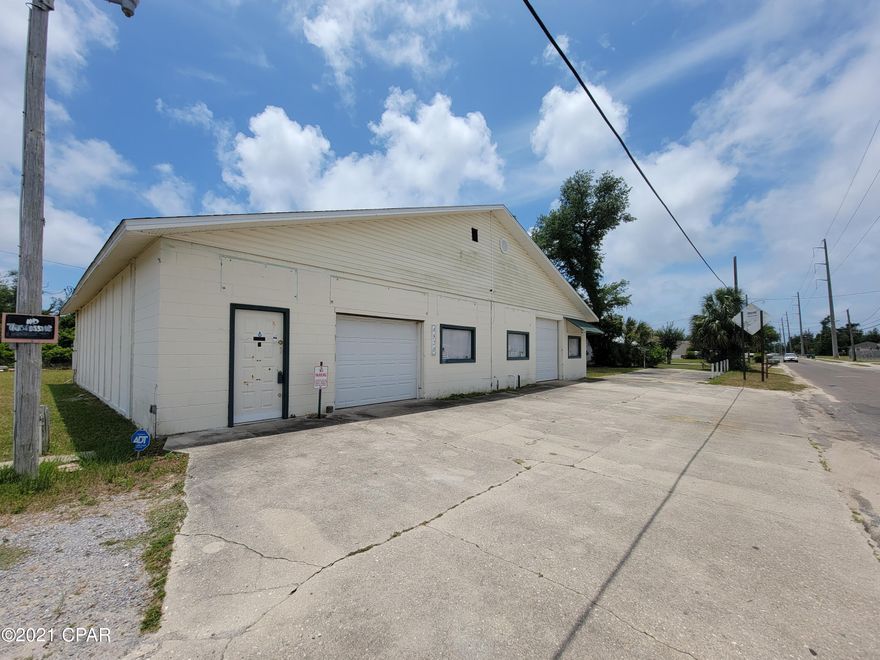 Commercial Opportunity!! 

This 3,000 sqft building has been used as a Rental Management Storage facility. Currently has a kitchen and bathroom. 2 bay doors, and display windows. Currently set up for 1 office, can be split for 2. Contact an agent today for more details or your private tour.