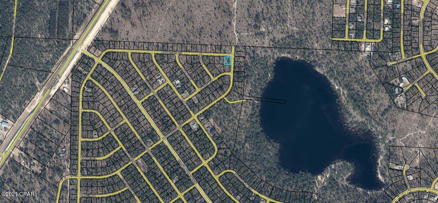 Great corner building lot in Sunny Hills. Convenient to HWY 77 for the commute to town. Sunny Hills is located 25 miles north of Panama City for big town shopping and 18 miles south of Chipley for small town charm. With the current 4 laning of HWY 77 in progress, the drive will be even faster. This community features a popular and affordable 18 hole public golf course and many fine fishing lakes. Great opportunity to invest in the future of the Florida Panhandle. Buyer to pay title insurance, closing fee, and doc stamps on the deed.