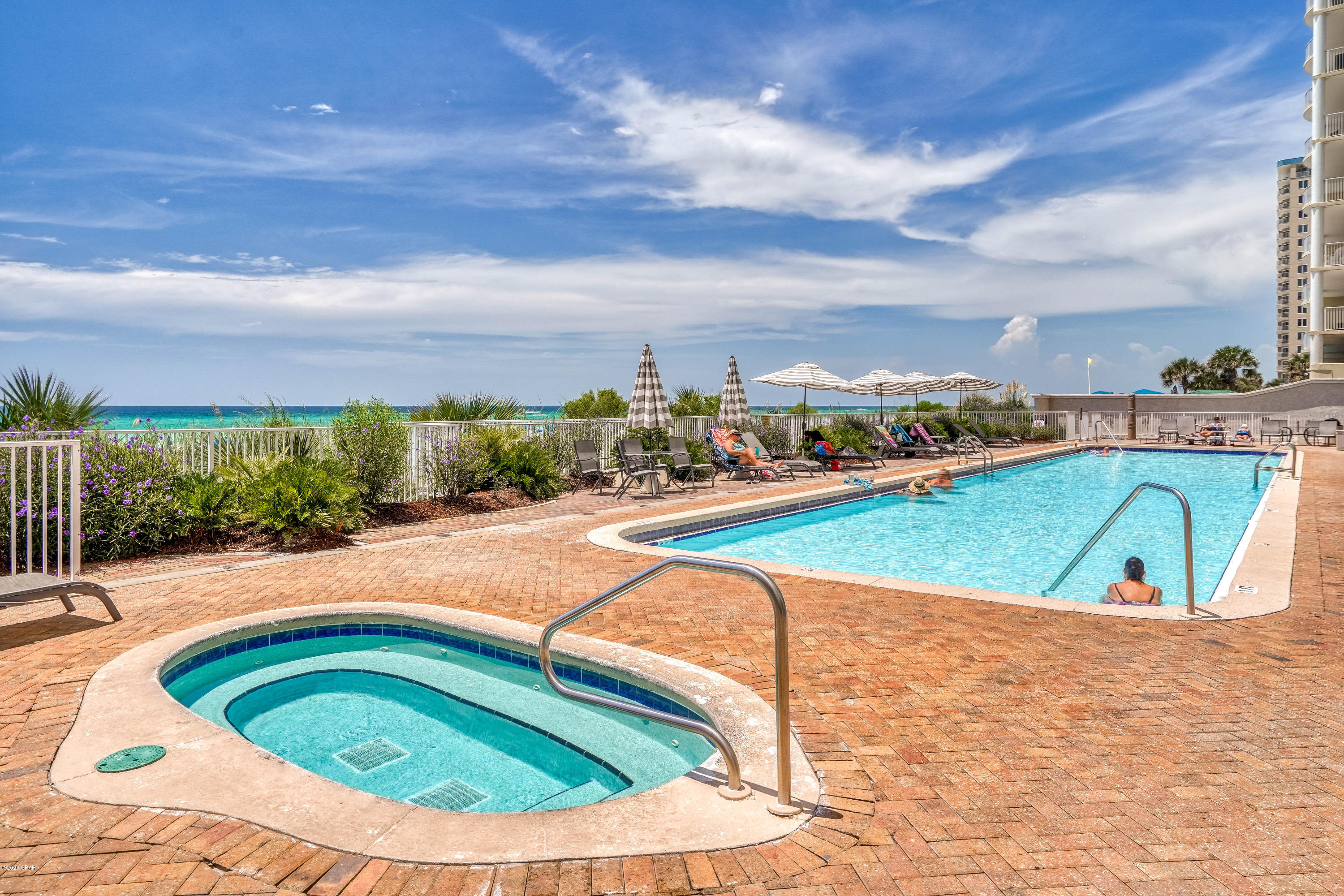 Twin Palms Resort - Residential