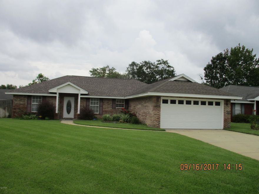 Collegewood area in Britton Wood subdivision. Very well maintained, ready to move in 3/2 brick home with a two car garage with pull down stairs to access attic. Enter the foyer into an open floor plan, spacious living room, dining area and large fully equipped kitchen, tile flooring. Plush carpeted bedrooms features split bedroom plan. Large master bedroom with a spacious master bath features double closets, whirlpool tub and separate tiled shower, two additional bedrooms and spacious full bath.  19x10 screened porch and utility shed in the fenced back yard. Nicely landscaped yard.