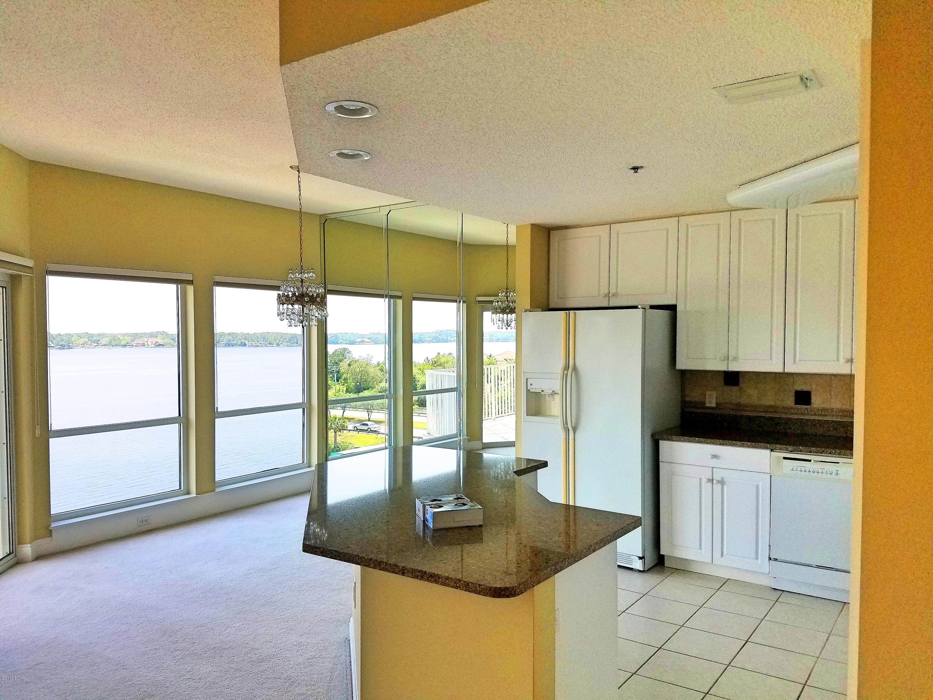 Marina Bay Condo - Residential