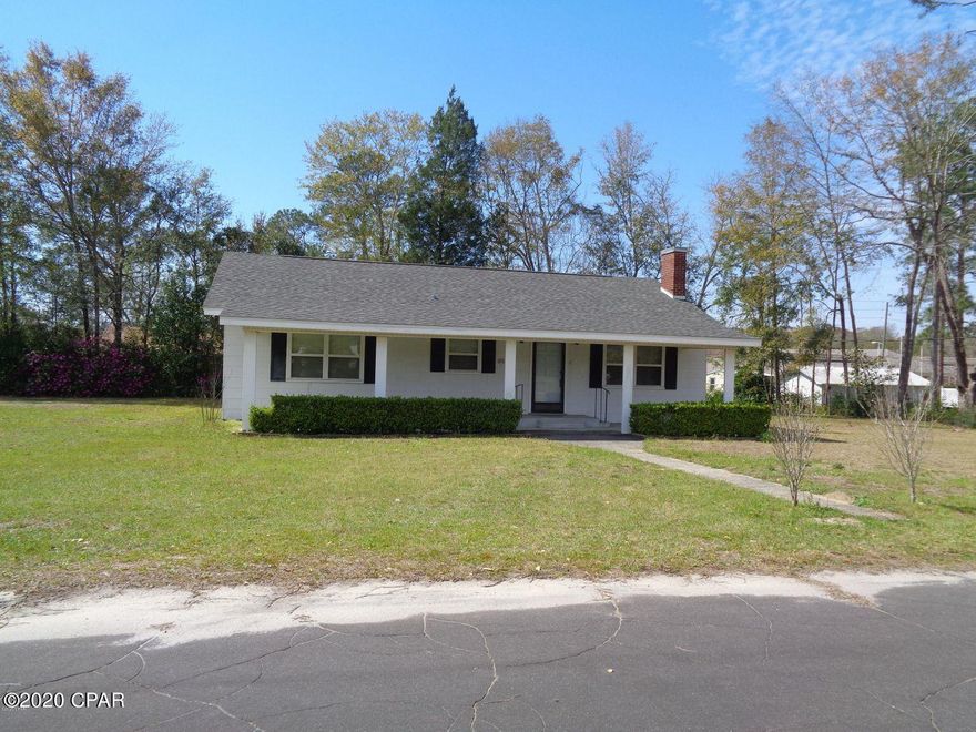 Lovely older home with updates. This rental has 2 bedrooms 1 bath. Hardwood floors and large kitchen with lots of cabinets. Call to see this home today !!!