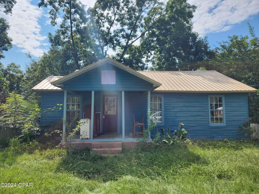 Calling ALL INVESTORS! This house is a great opportunity for you. Located in Graceville, Florida this house boasts 1171 SF and 996 Heated. It is complete with 3 bedrooms and 1 bathroom.  With some hard work, this house could transform into the perfect rental investment or flip for you.  Sold AS IS. Cash or conventional required.